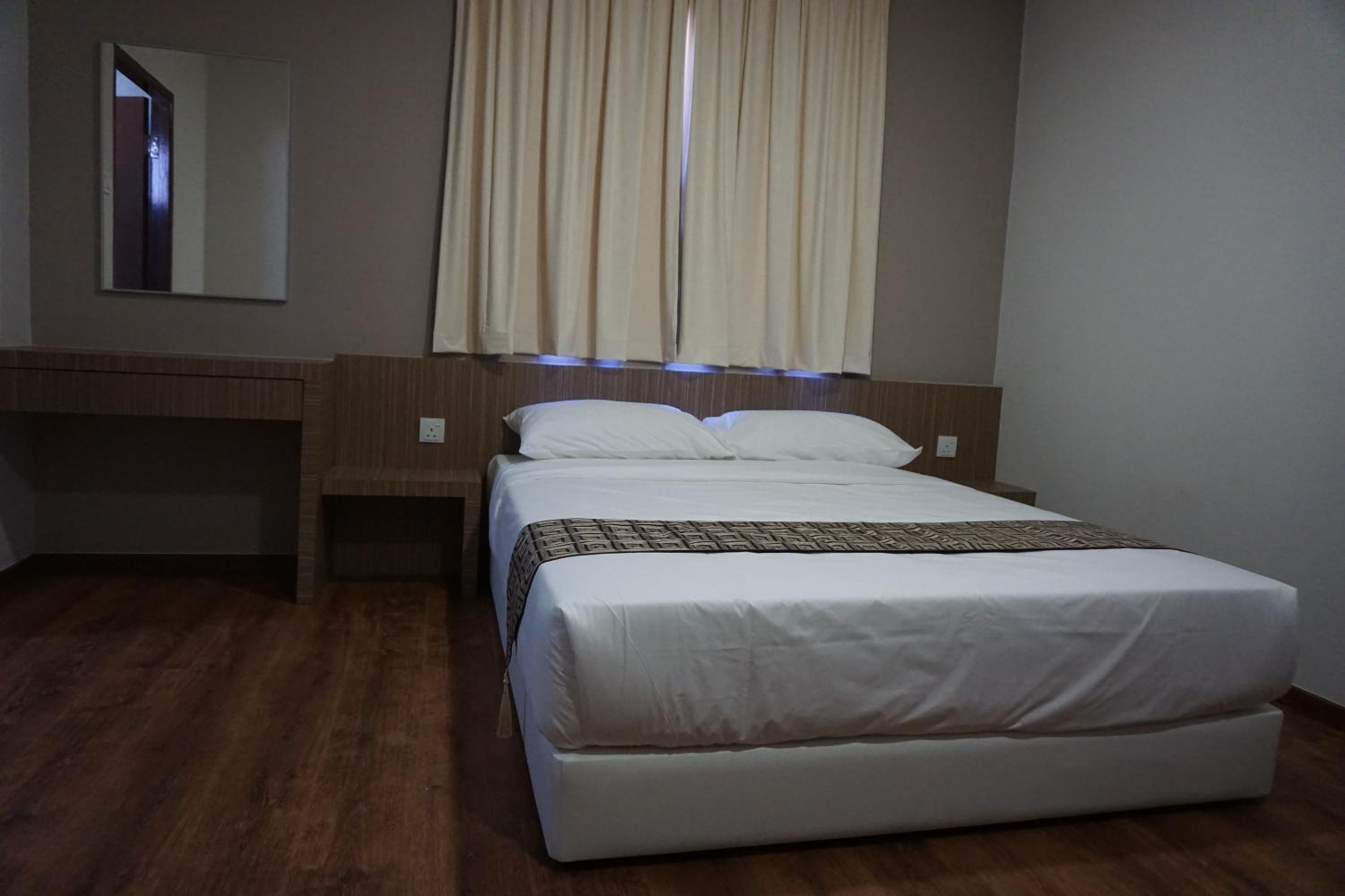 Deluxe Queen Room