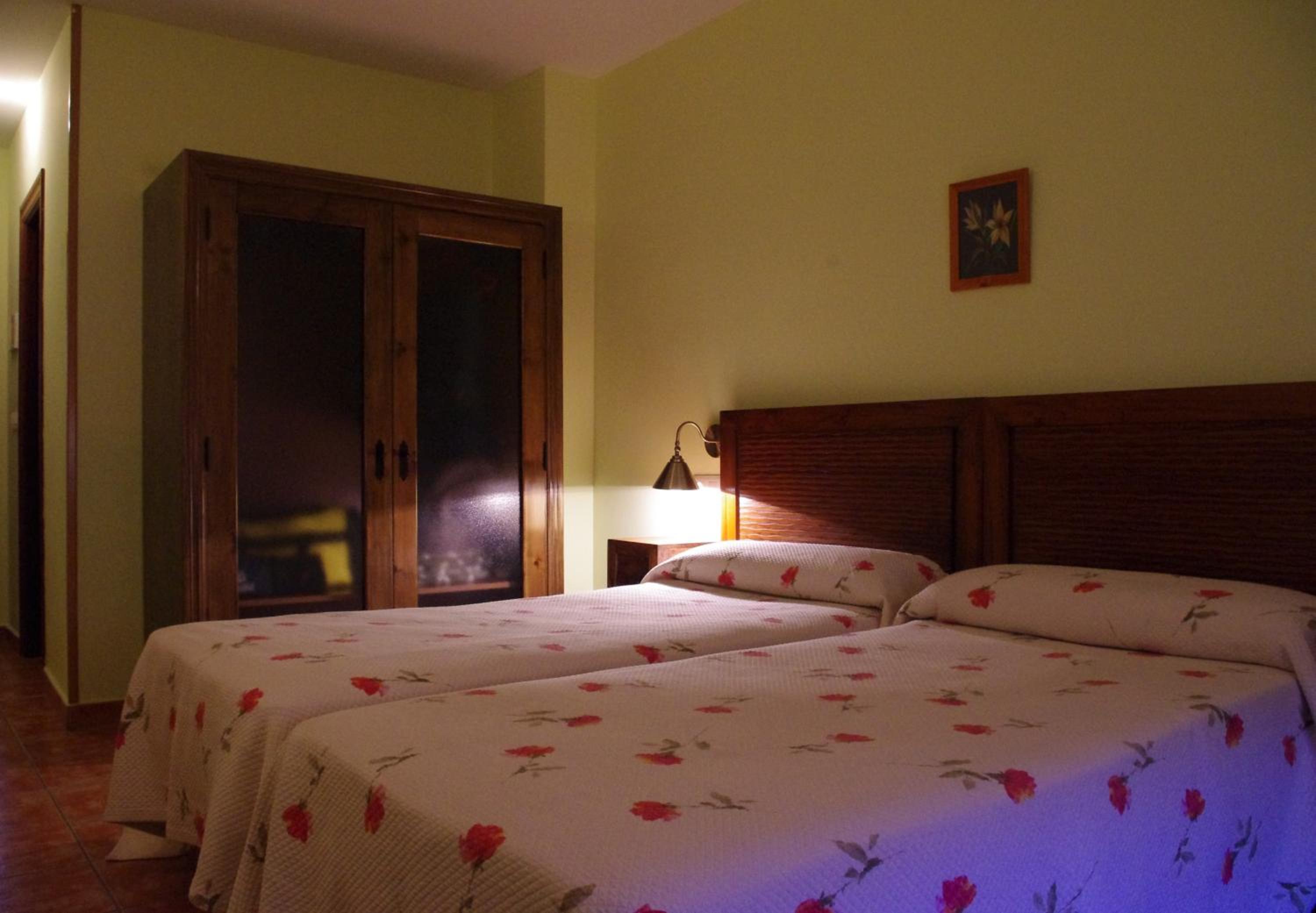 One-Bedroom Apartment (5 Adults) photo 3