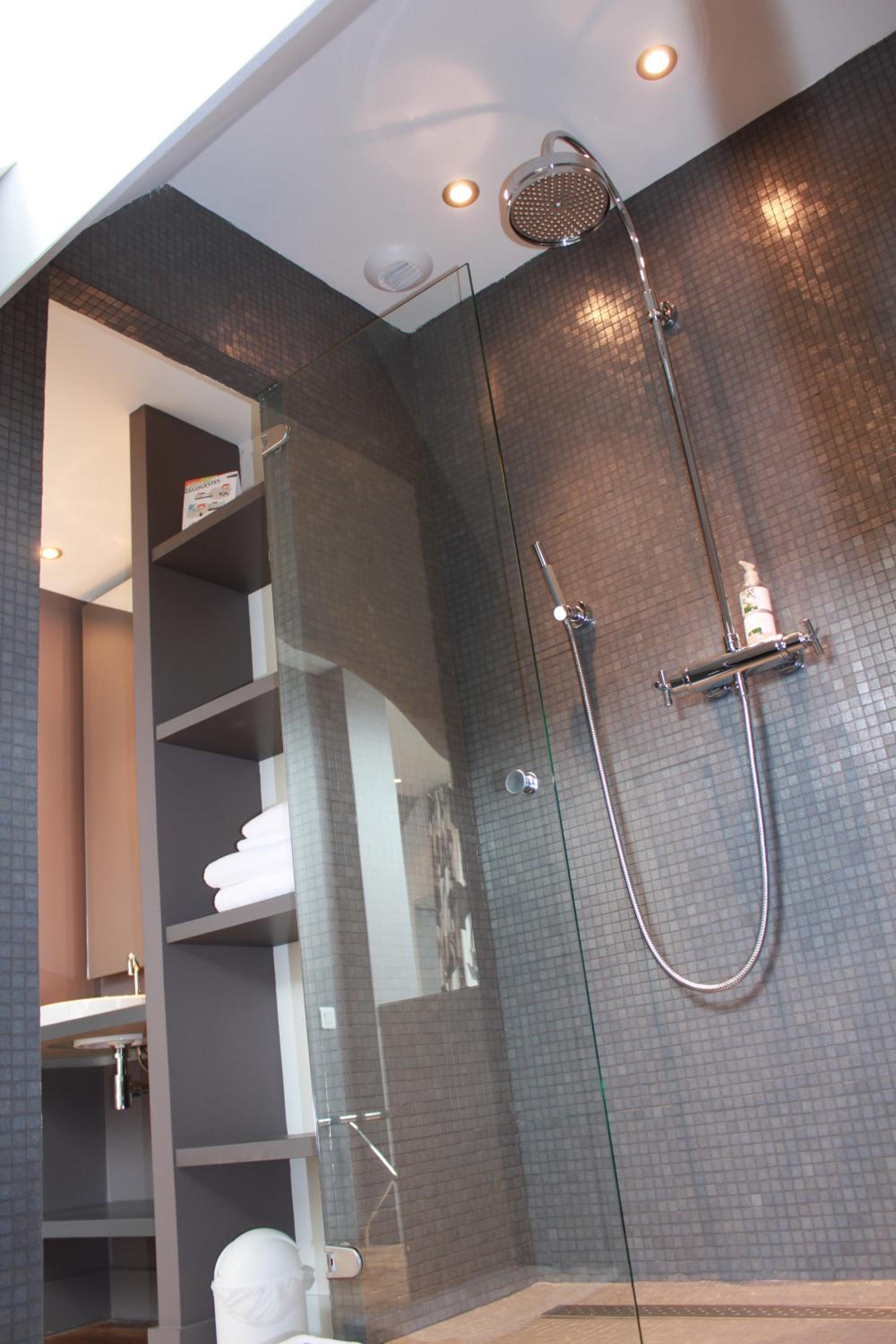 Standard Double or Twin Room - Photo 7