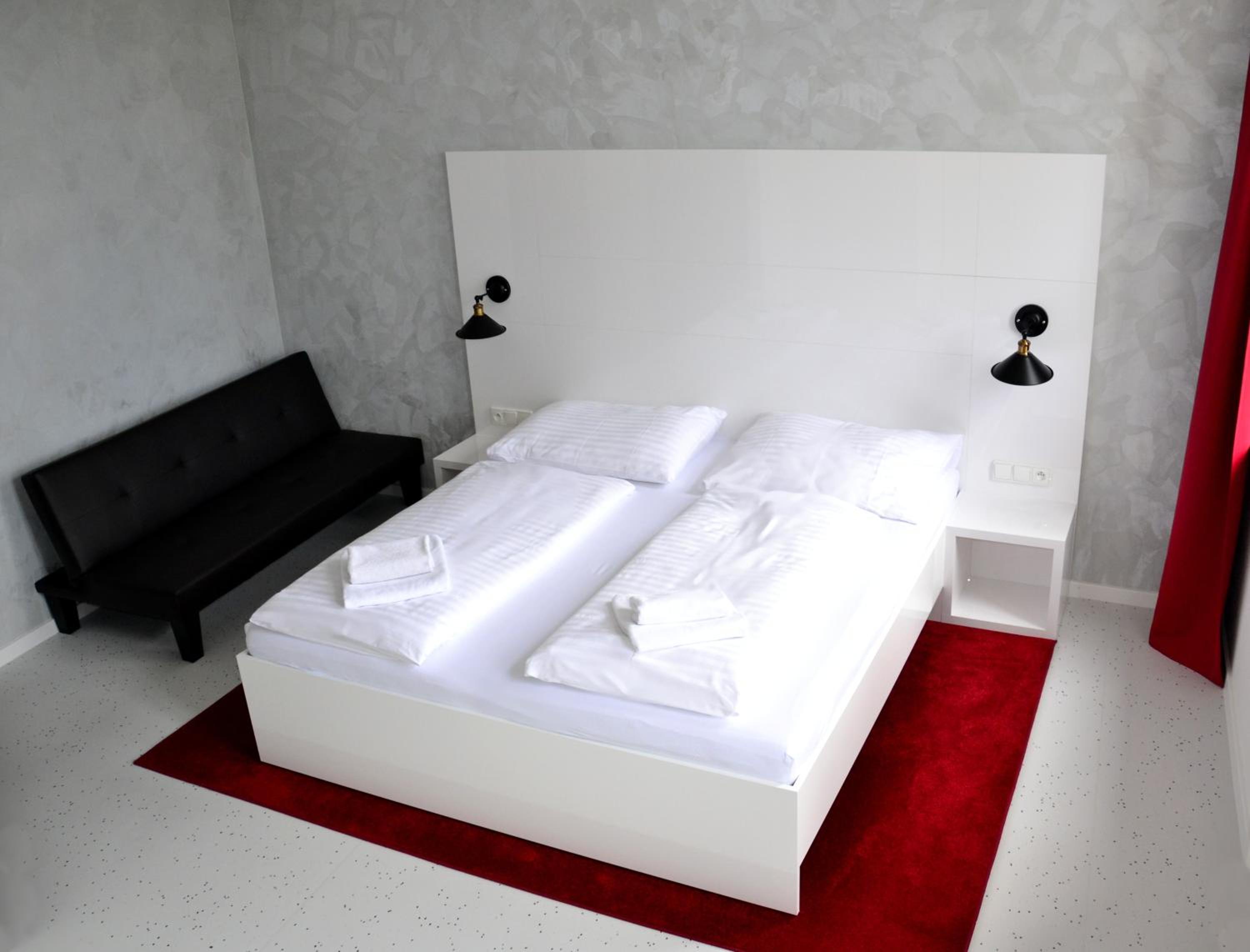 Standard Double Room - Photo 10