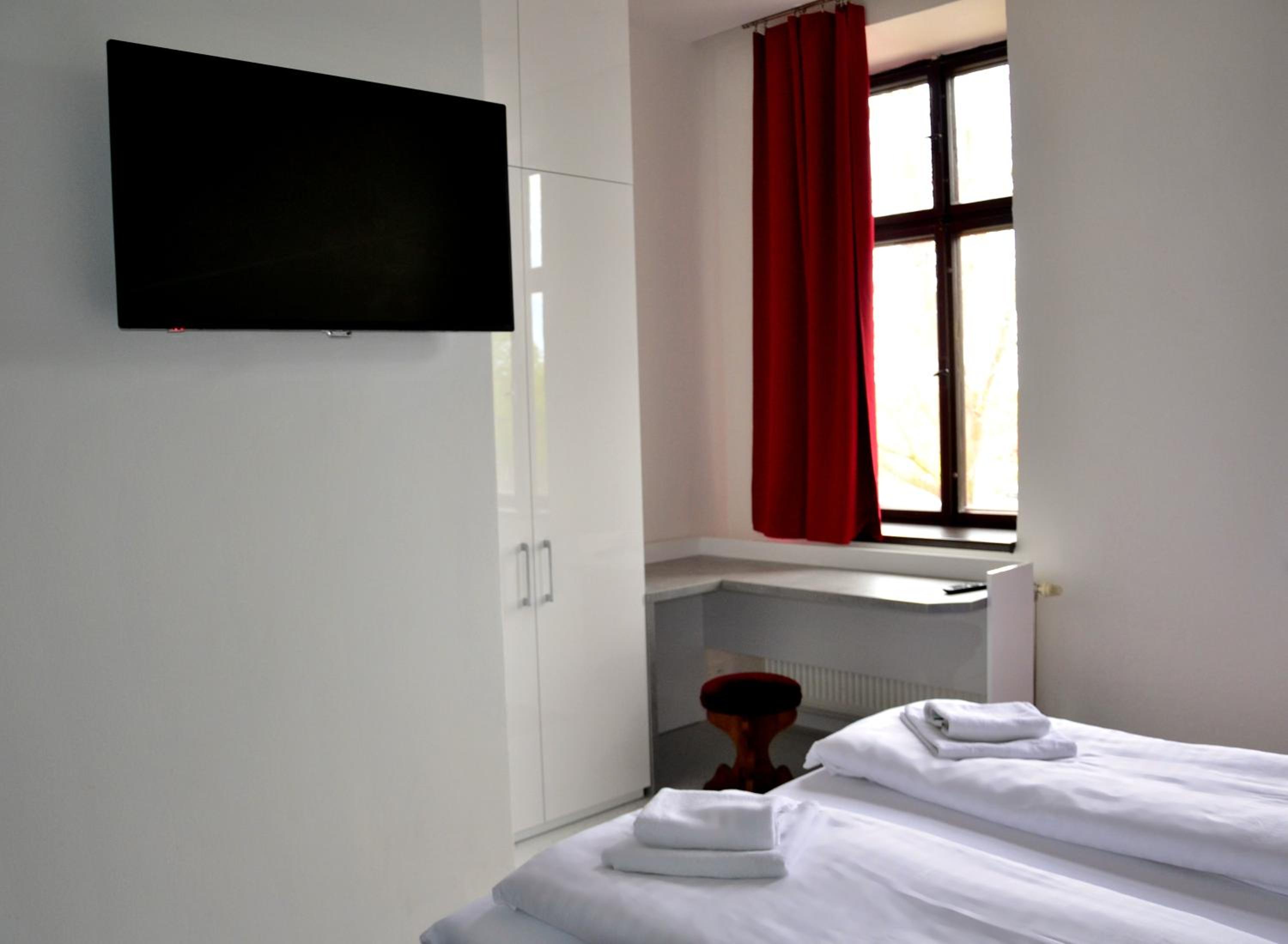 Standard Double Room - Photo 9