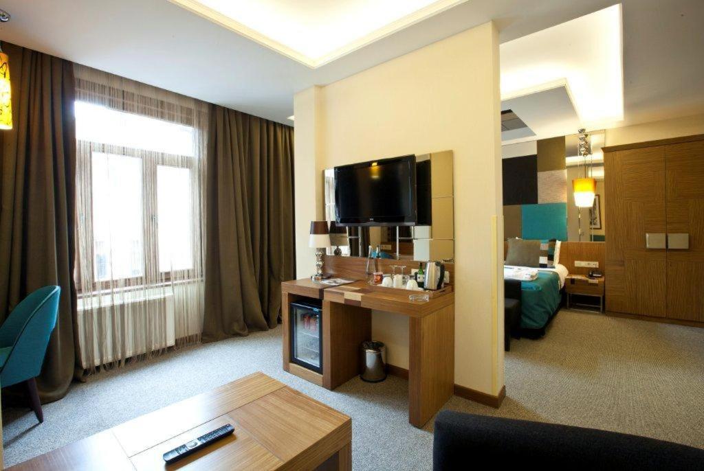 Corner Suite thumbnail 5