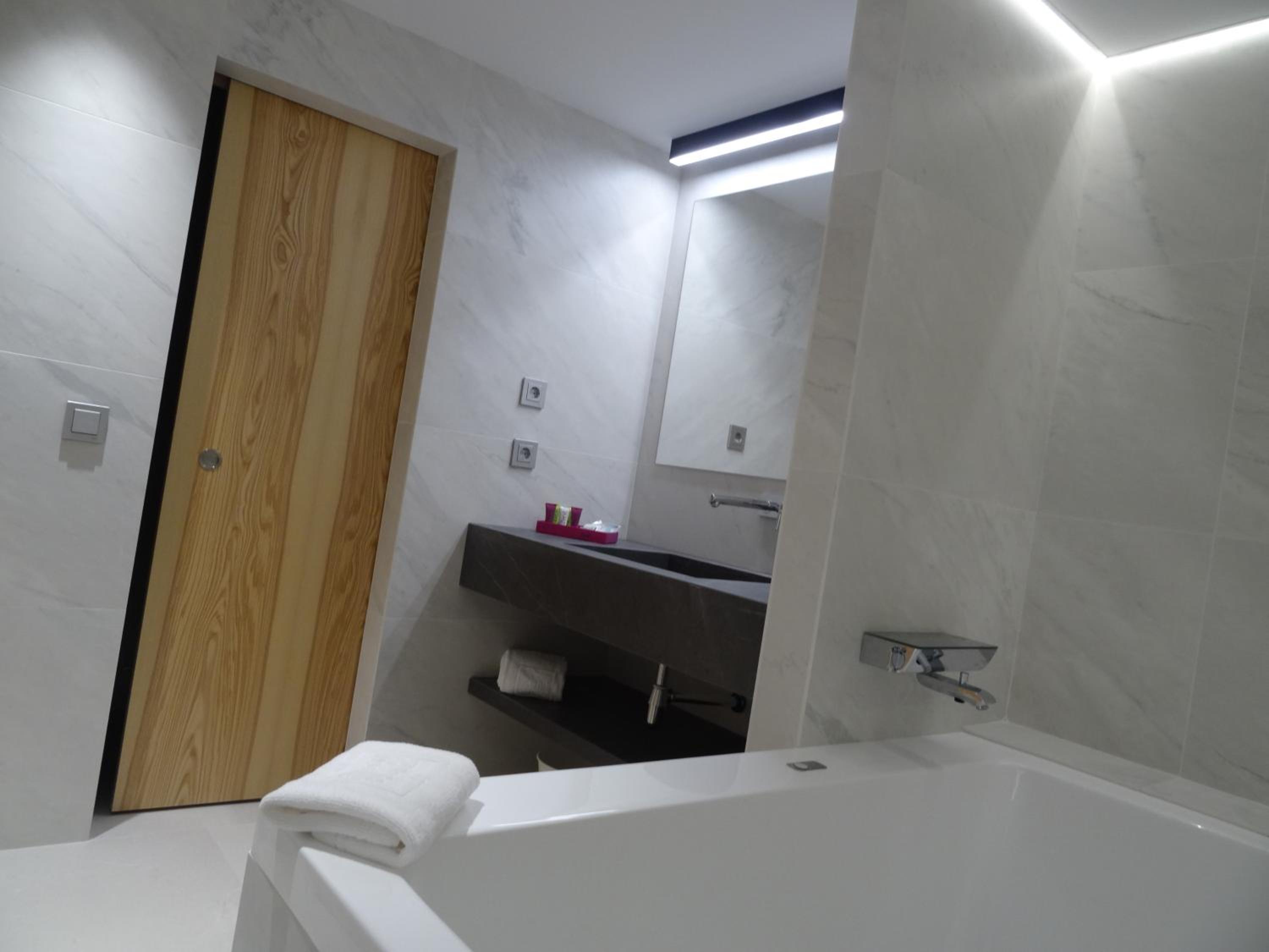 Suite with Terrace - Photo 5