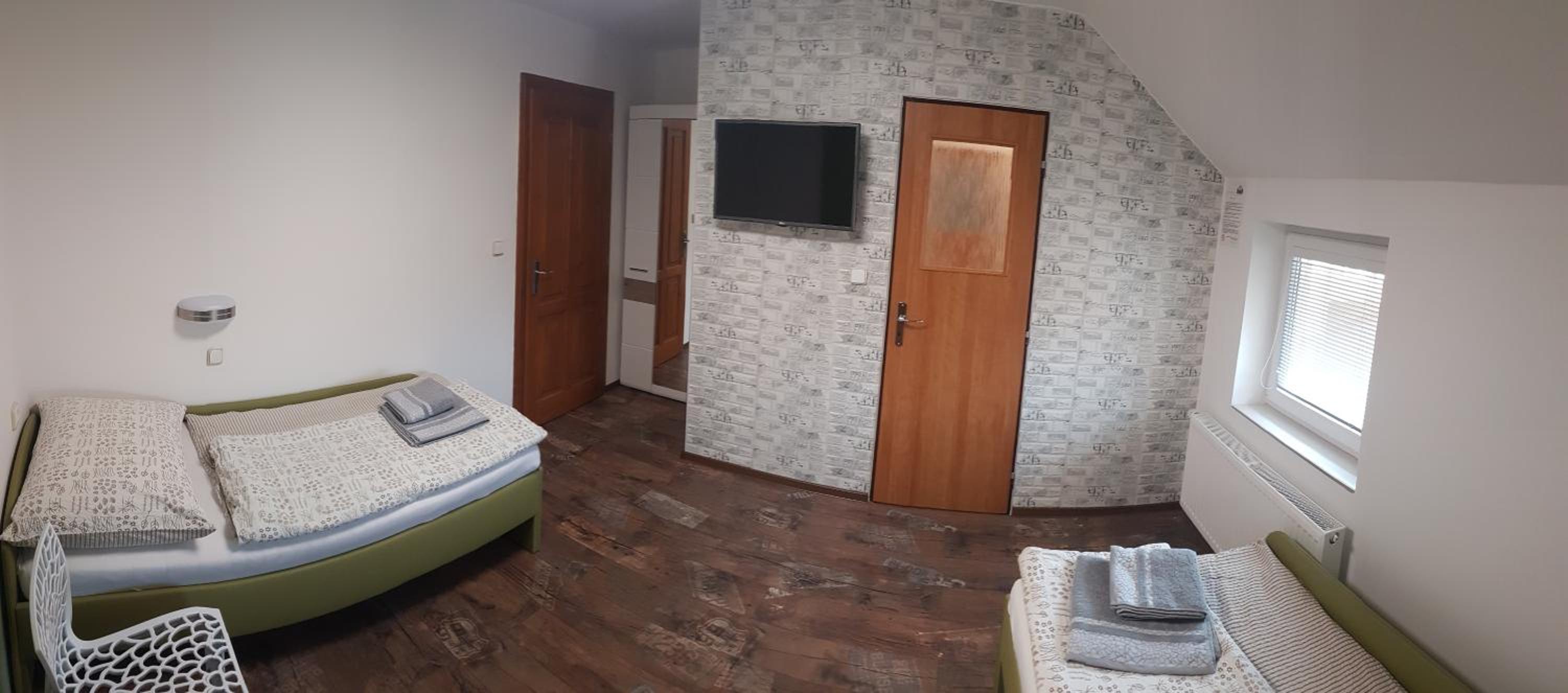 Standard Twin Room - Photo 4