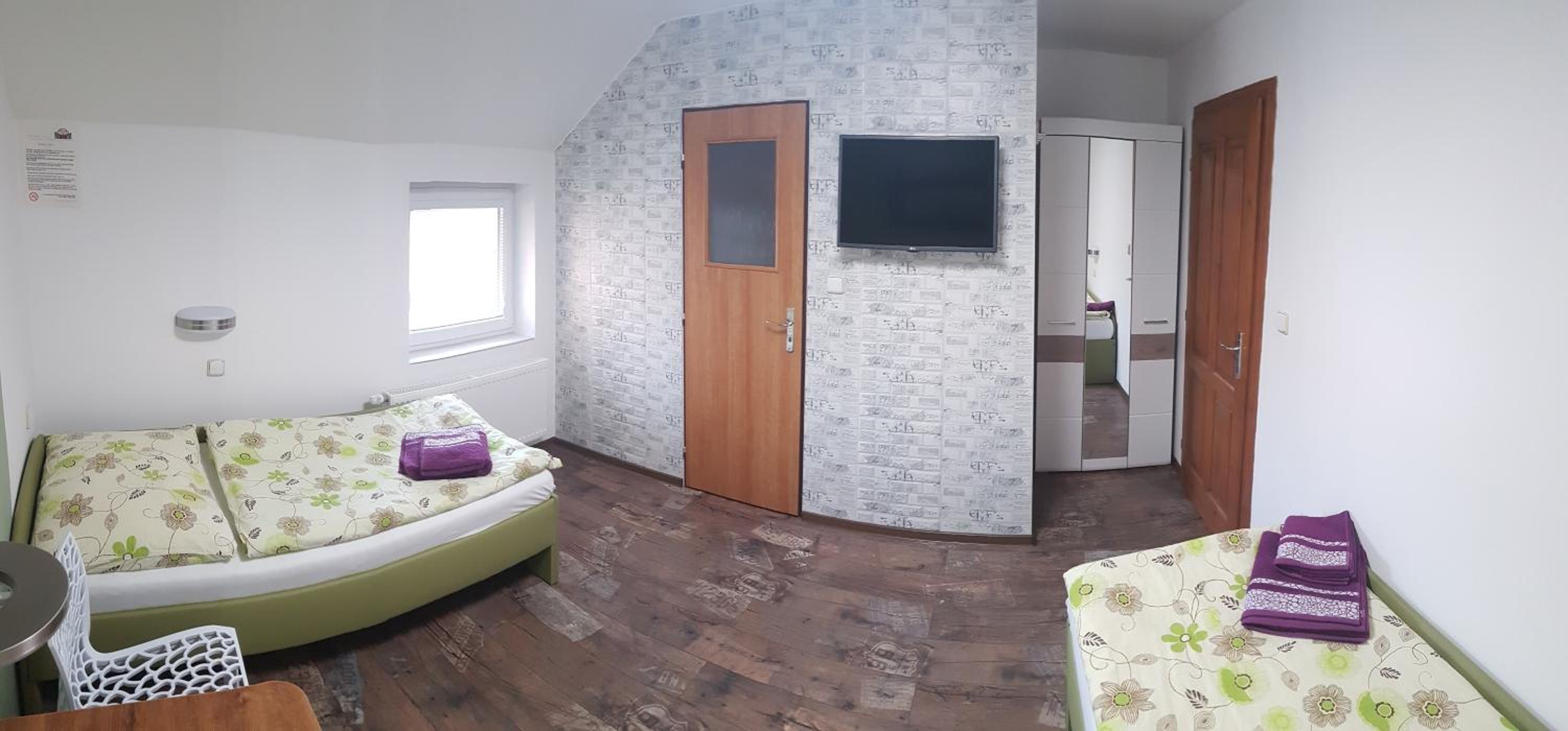 Standard Twin Room - Photo 3