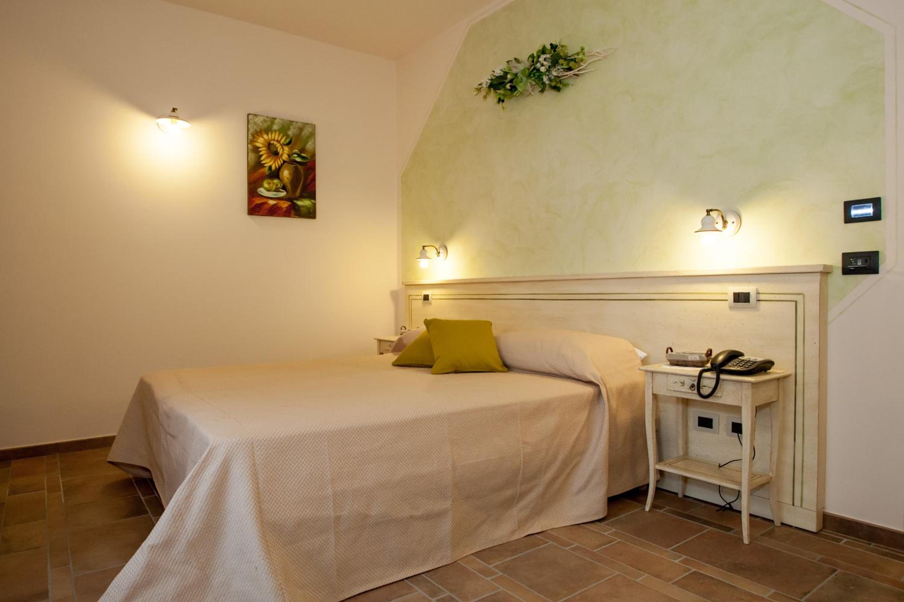 Double or Twin Room - Photo 6