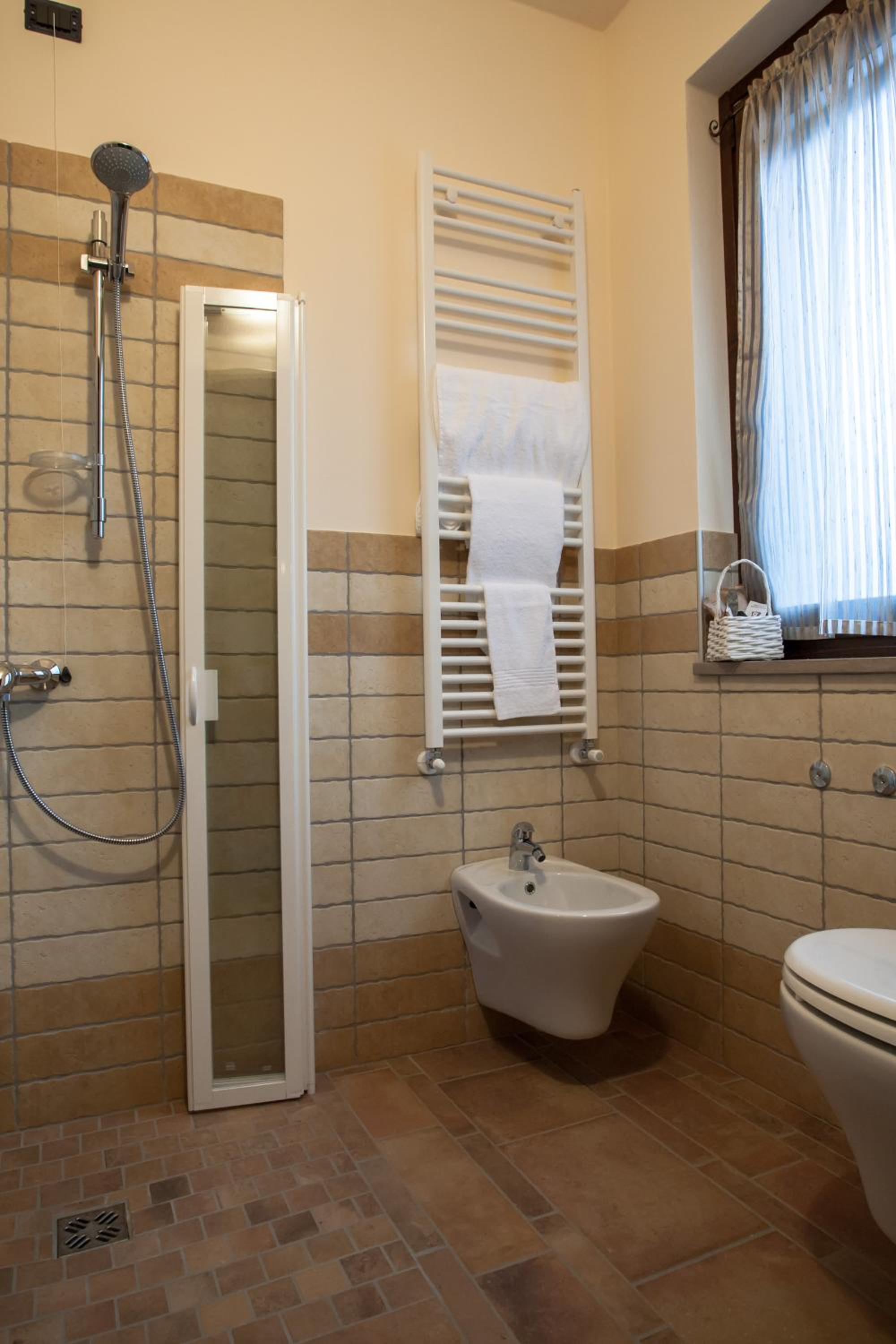 Double or Twin Room - Photo 10
