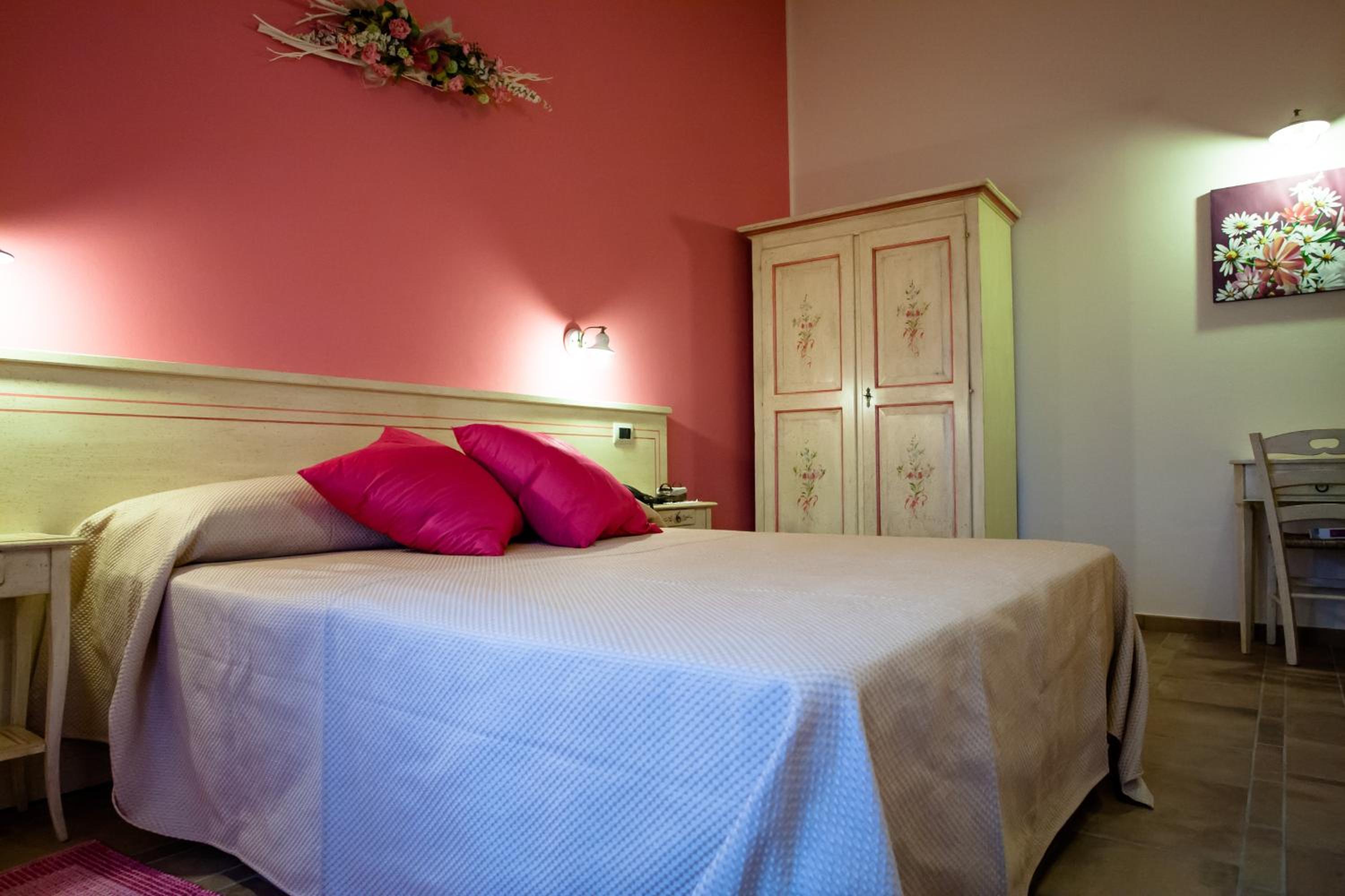 Double or Twin Room - Photo 7