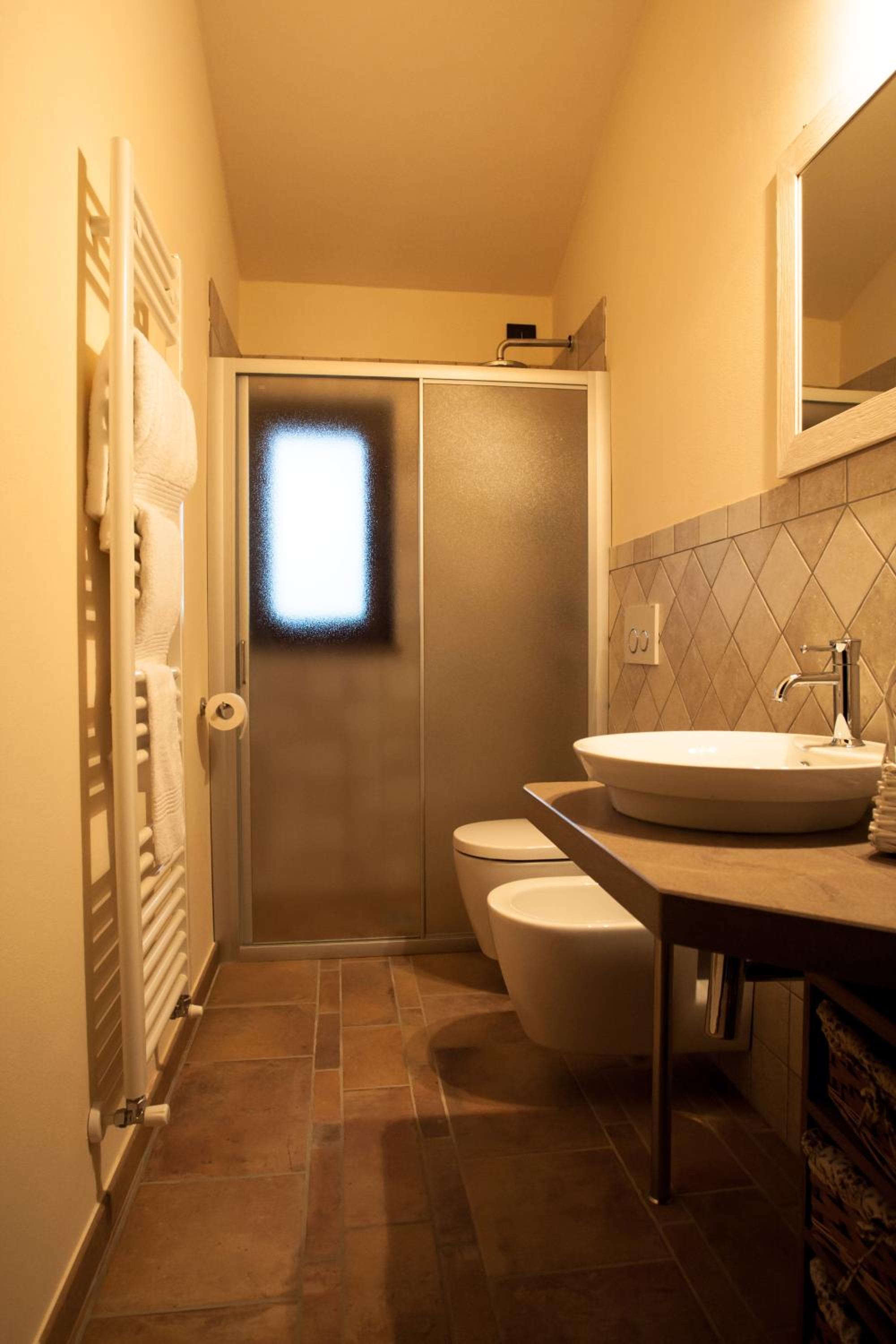 Double or Twin Room - Photo 11