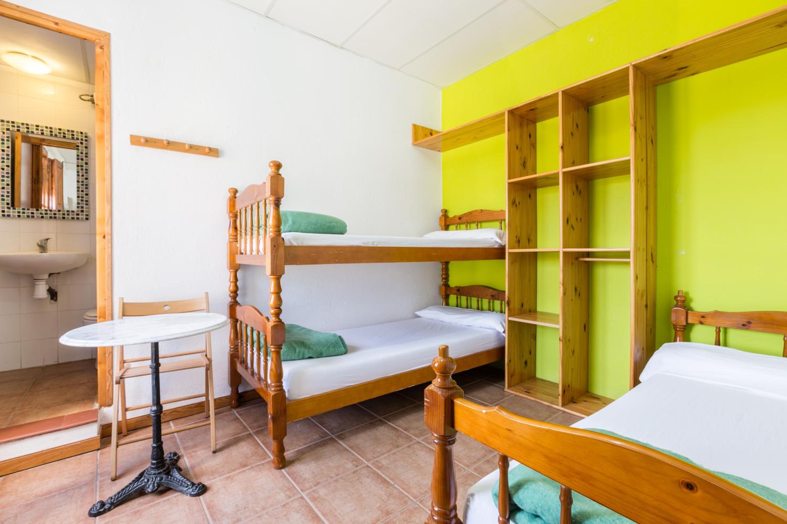 Habitación Cuádruple con Vista al Lago