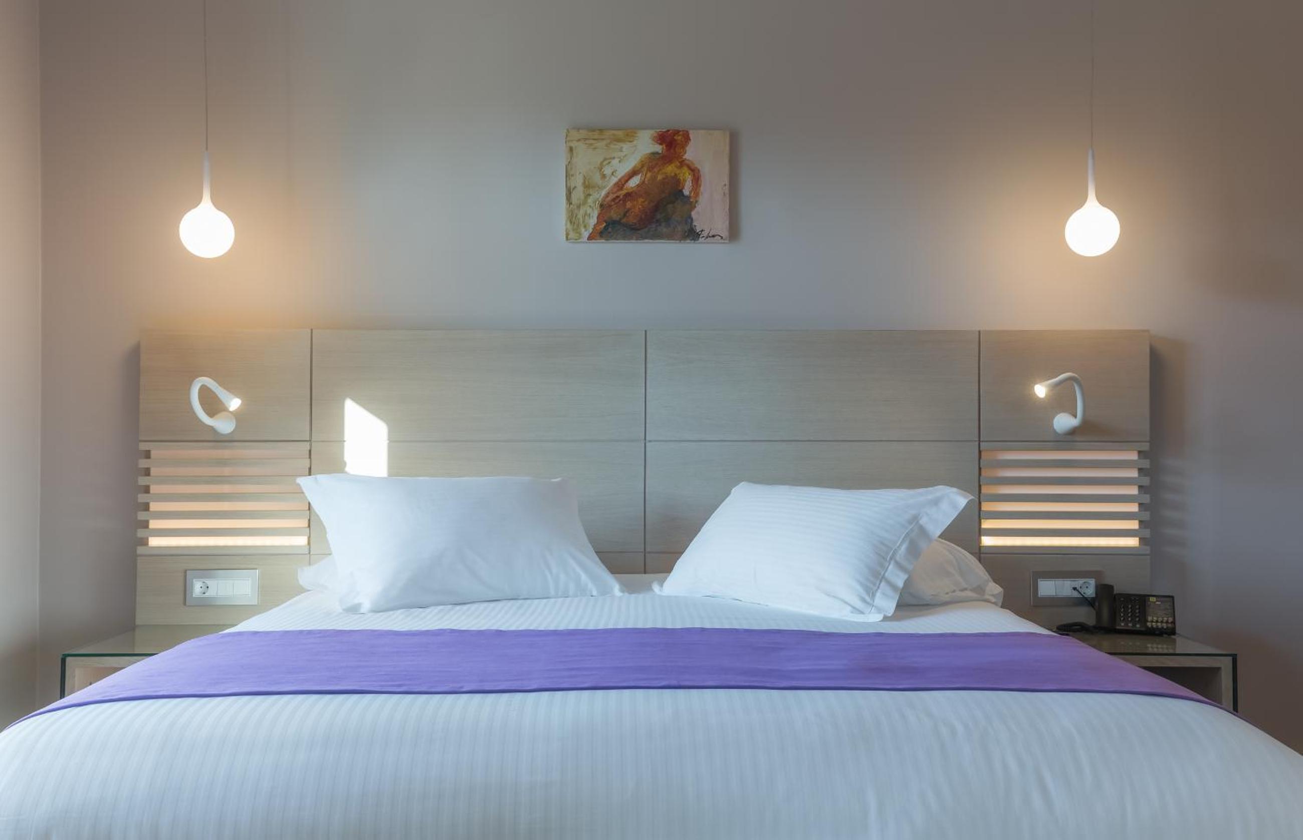Deluxe Double or Twin Room with partial City View photo 1