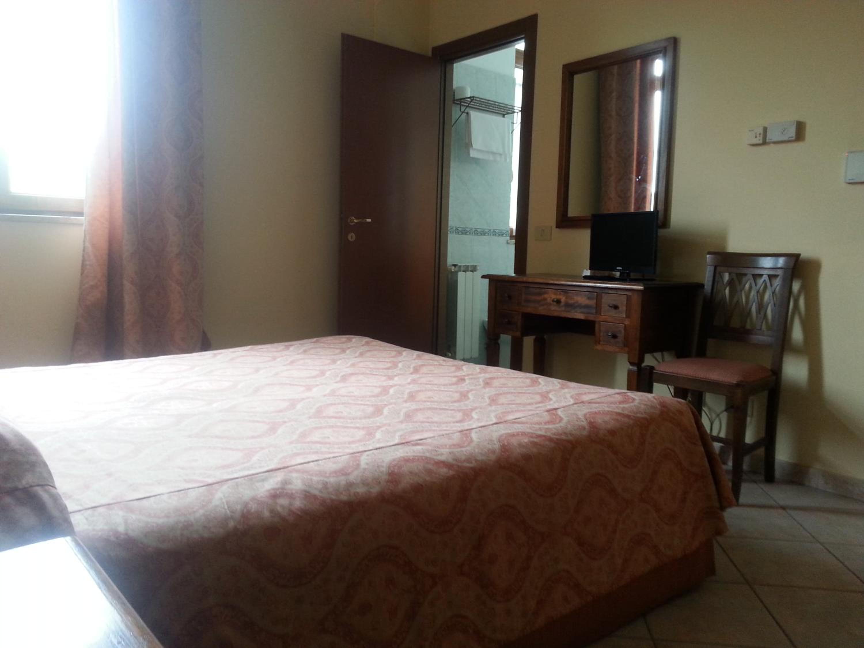 Double or Twin Room - Photo 13