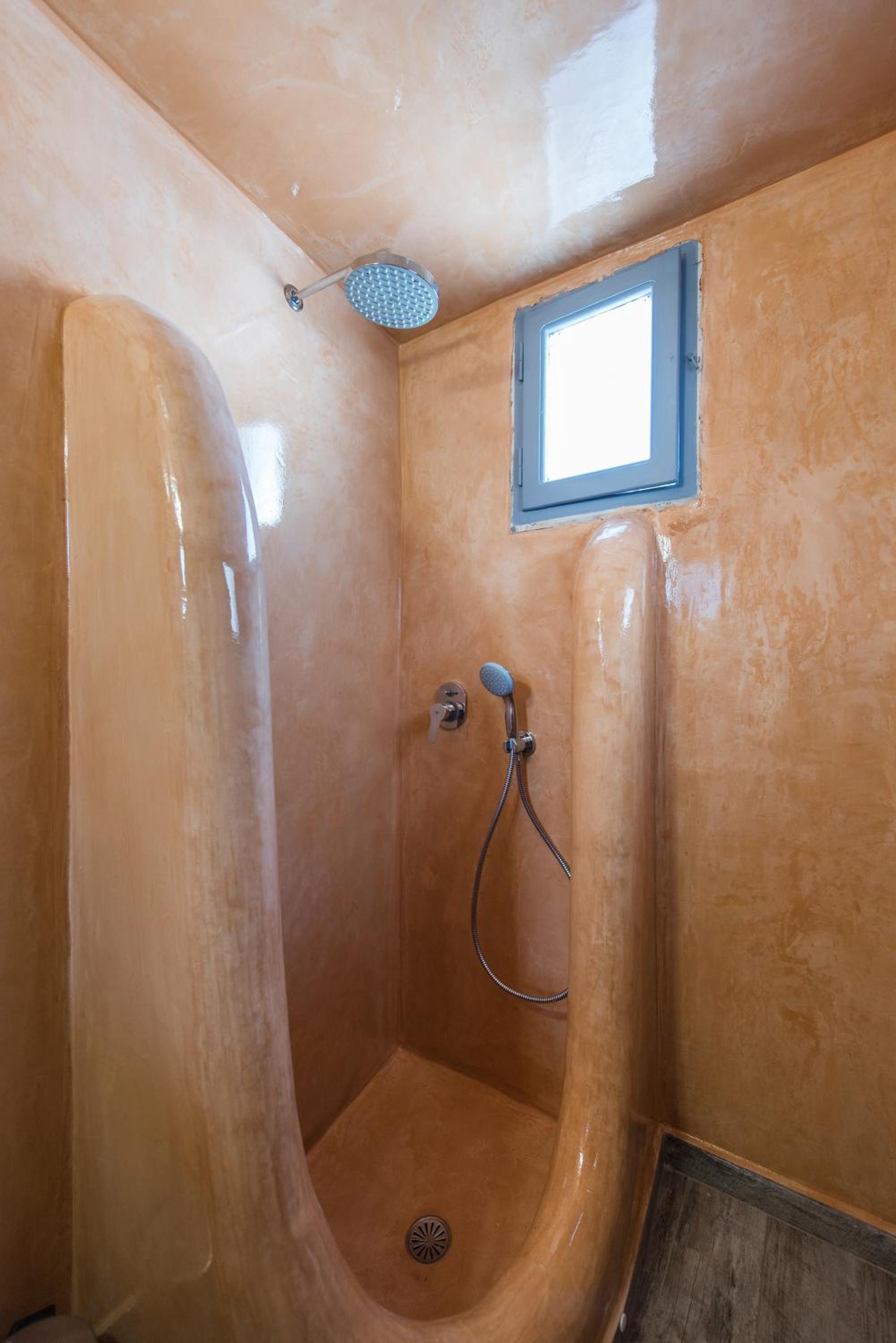 Suite - Photo 23