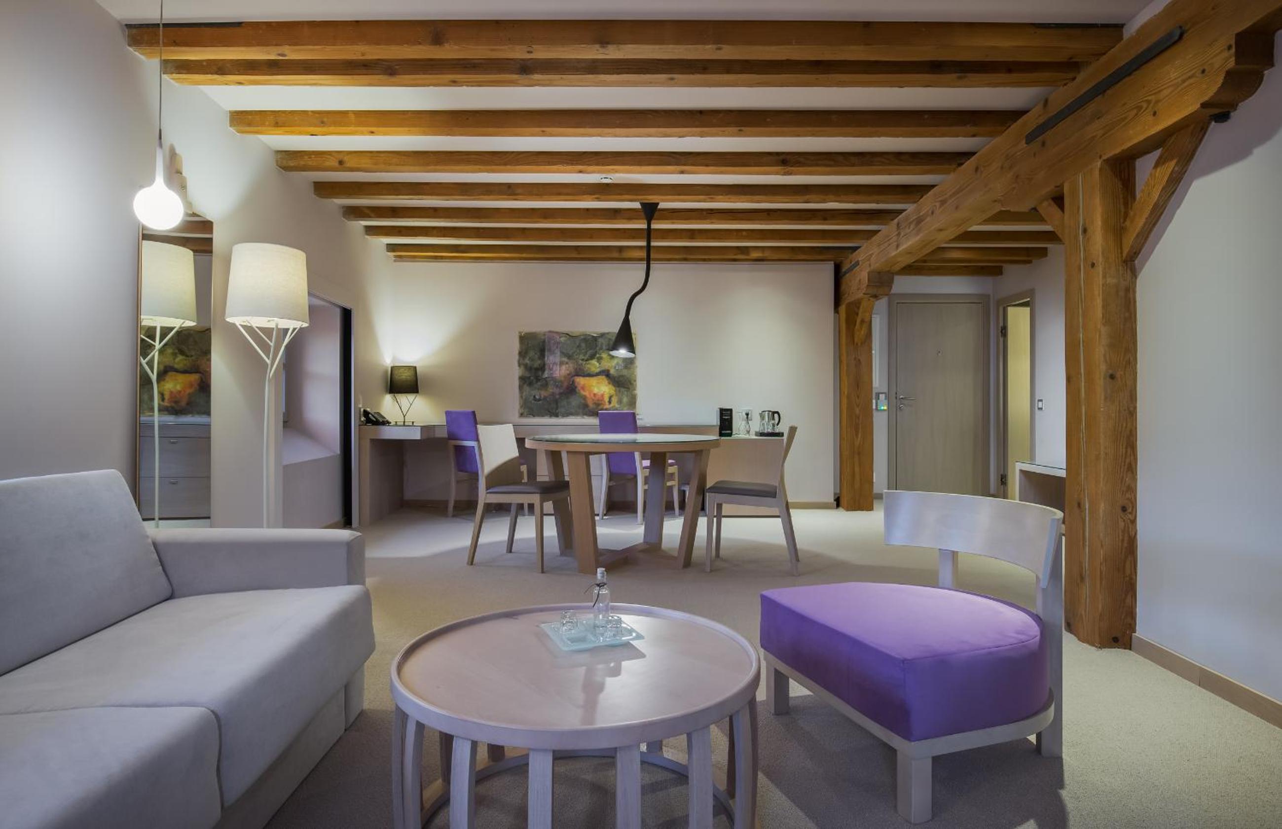 Suite with Partial Lake View  photo 3