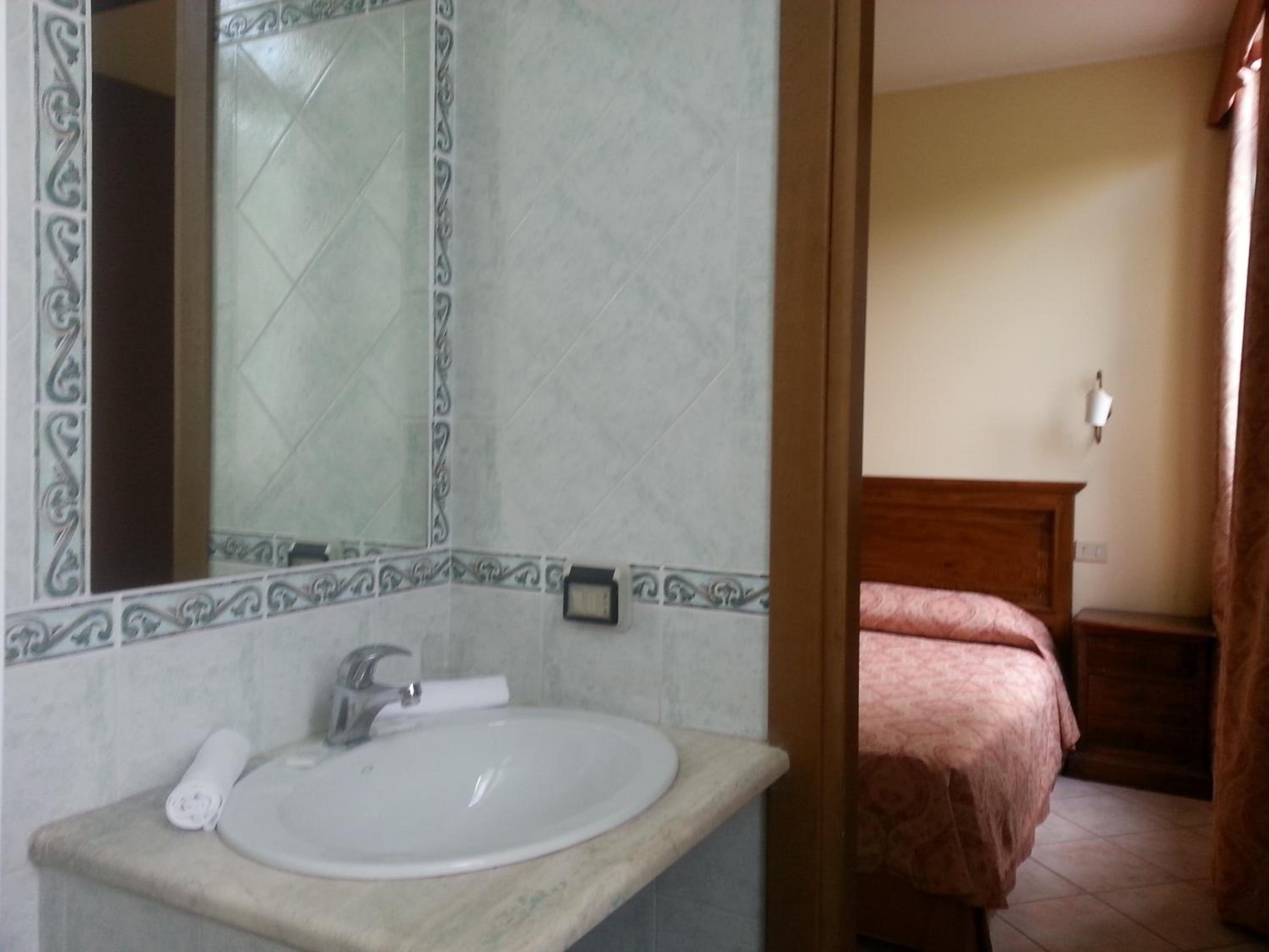 Double or Twin Room - Photo 16