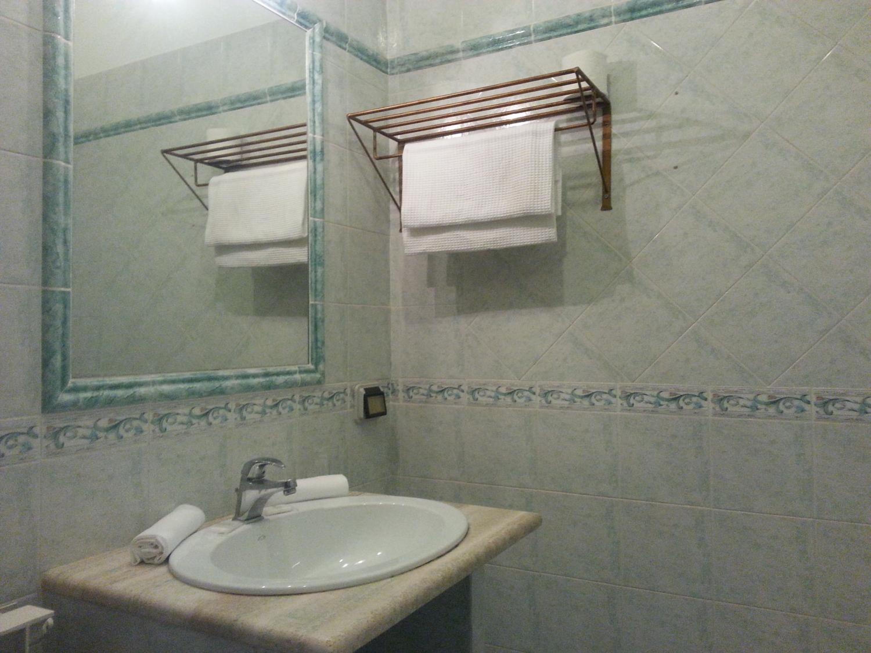 Double or Twin Room - Photo 2