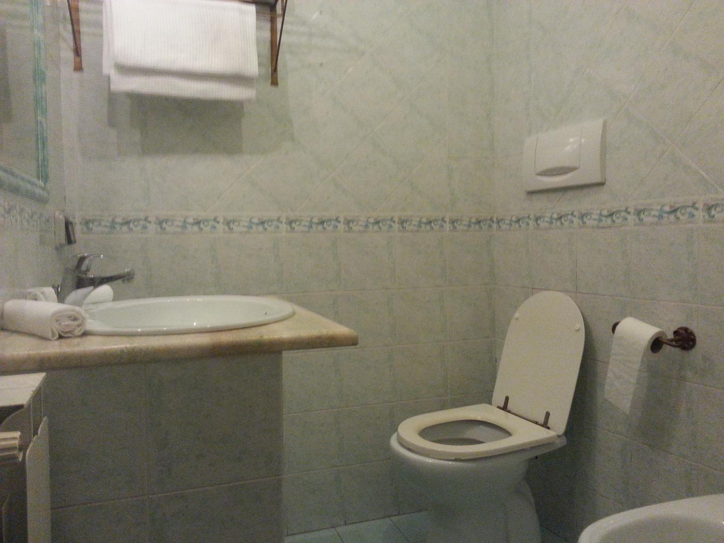 Double or Twin Room - Photo 19