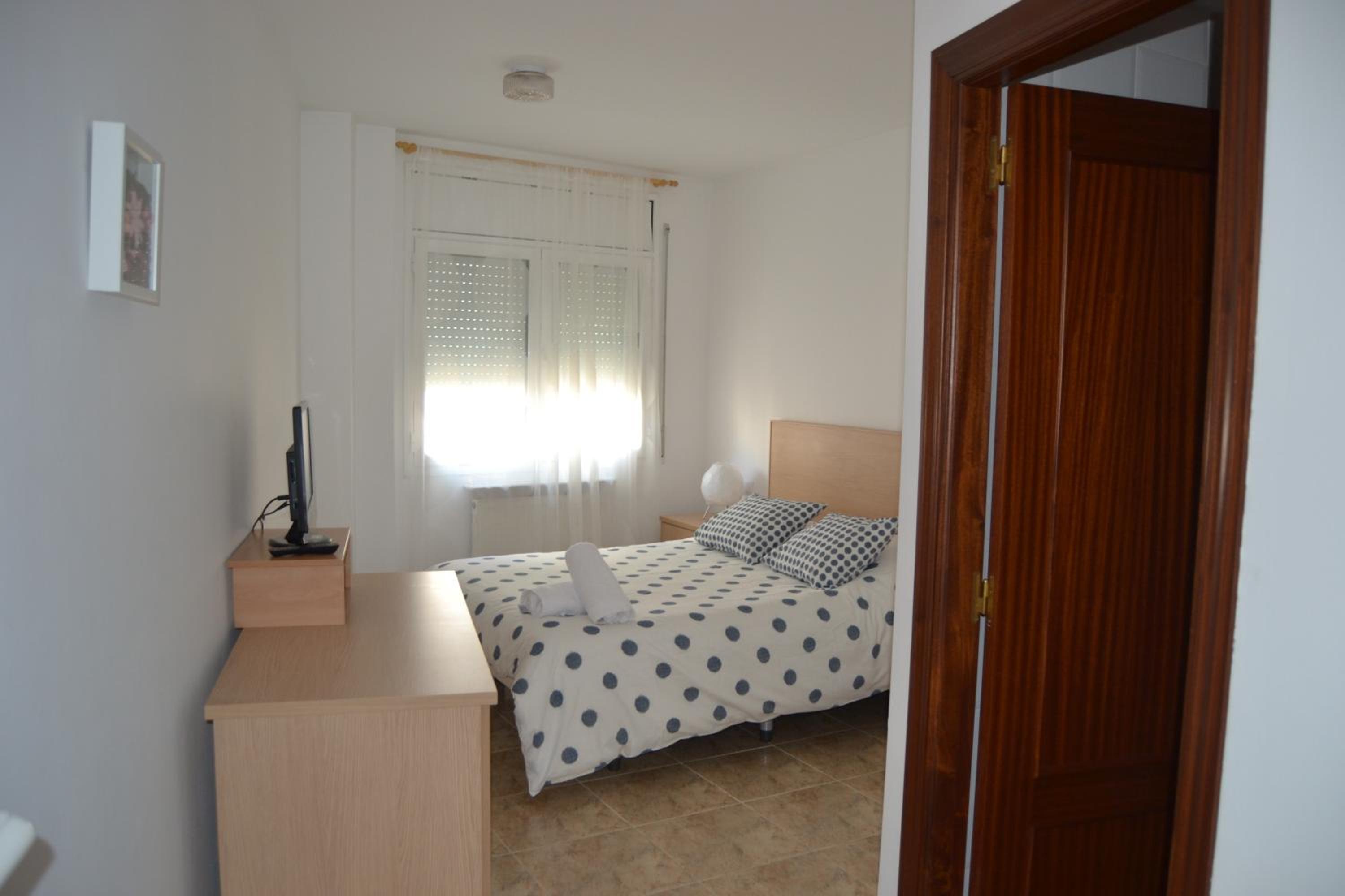 Studio (2 Adults) - Photo 1