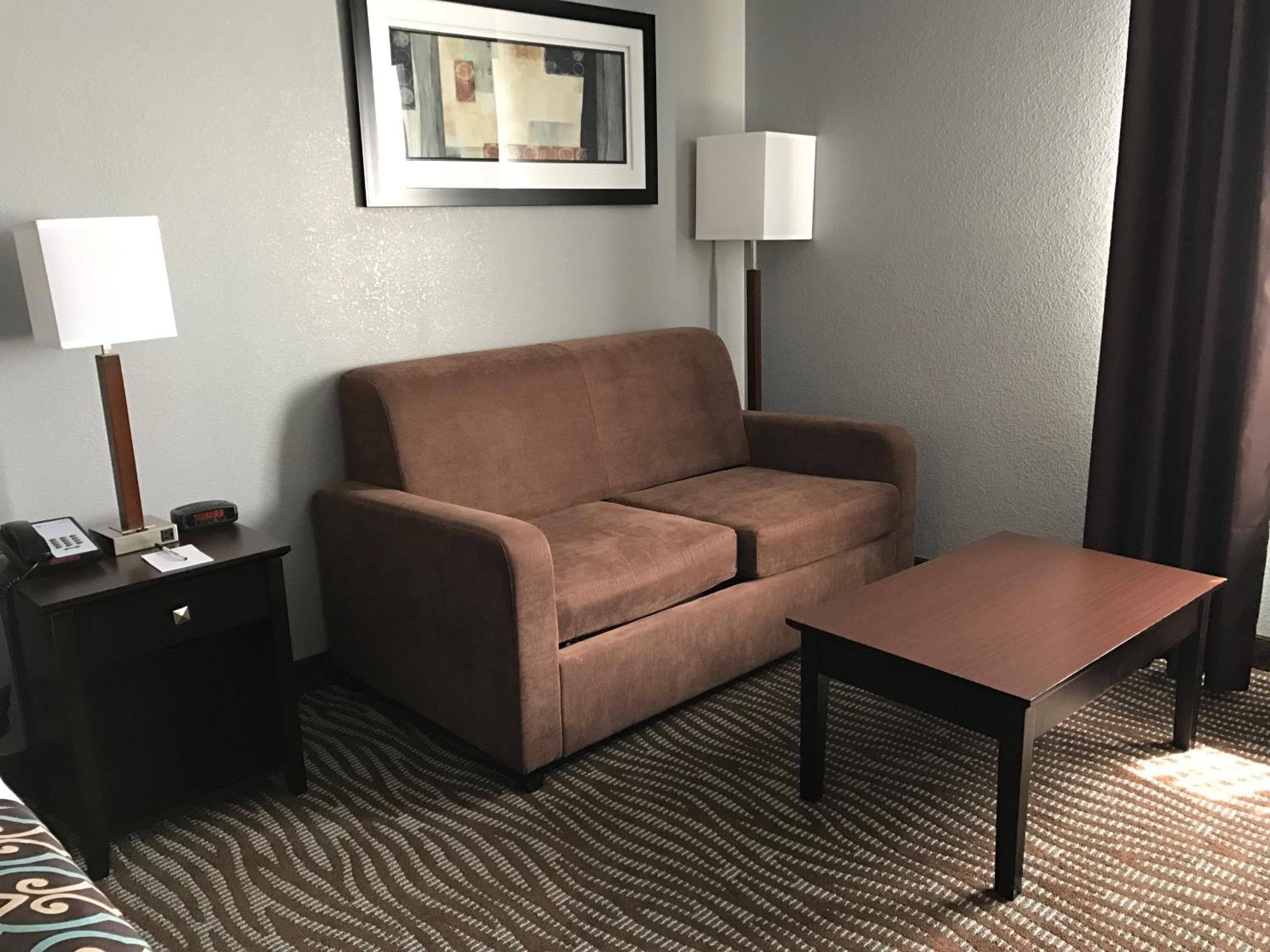 King Room with Sofa Bed - Non-Smoking photo 2