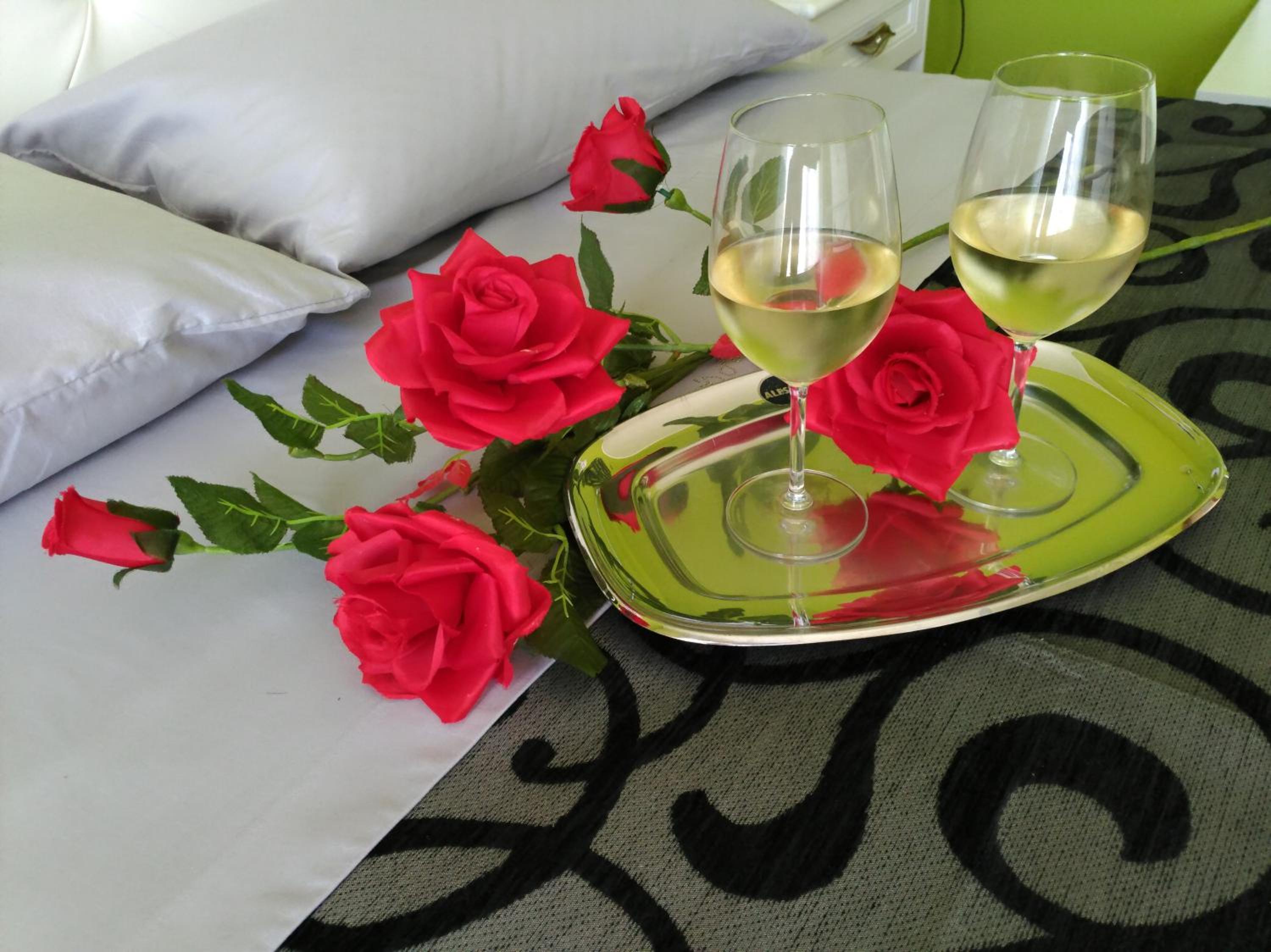 Deluxe King Room - Photo 9