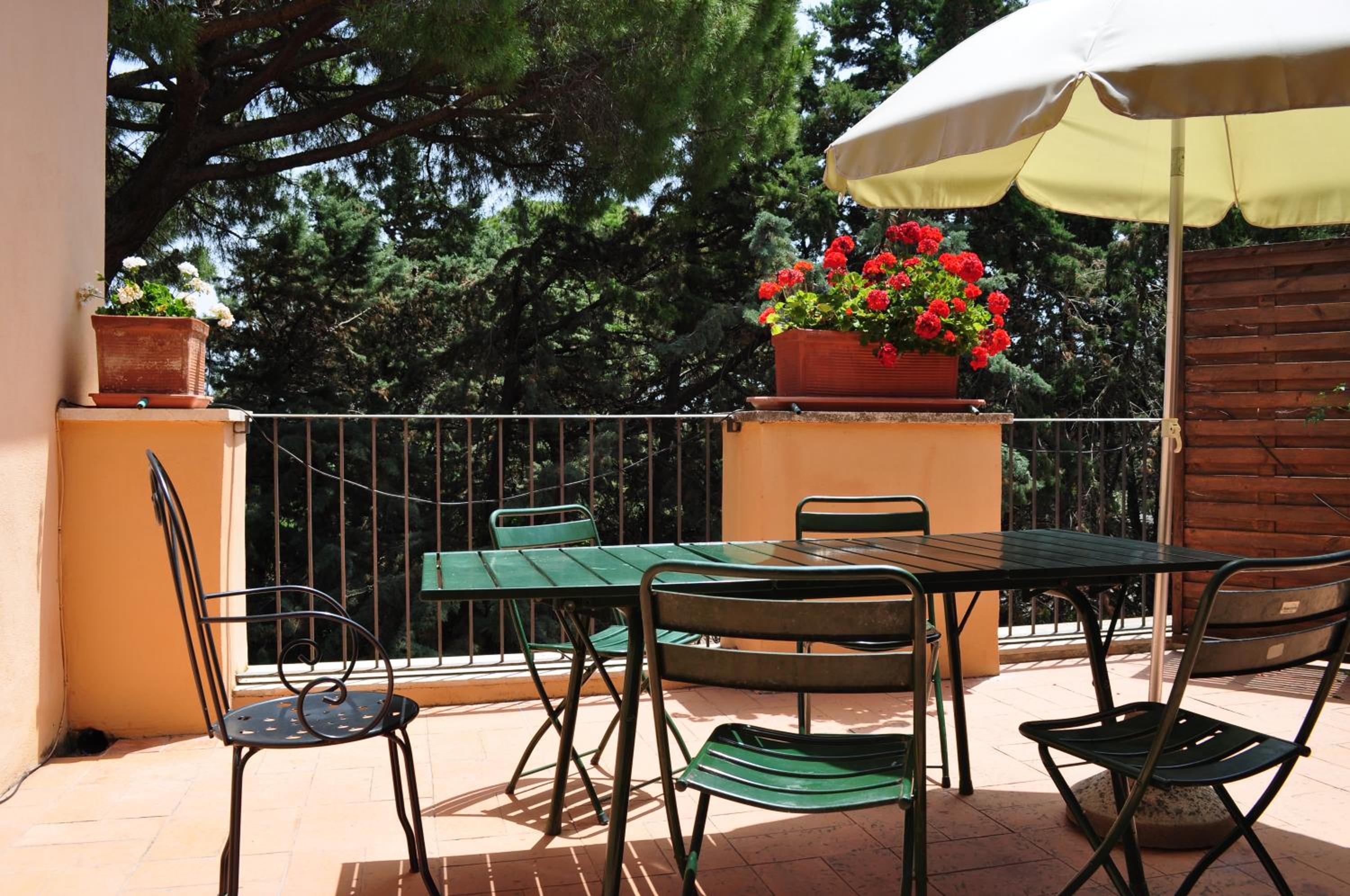Apartment with Balcony photo 2