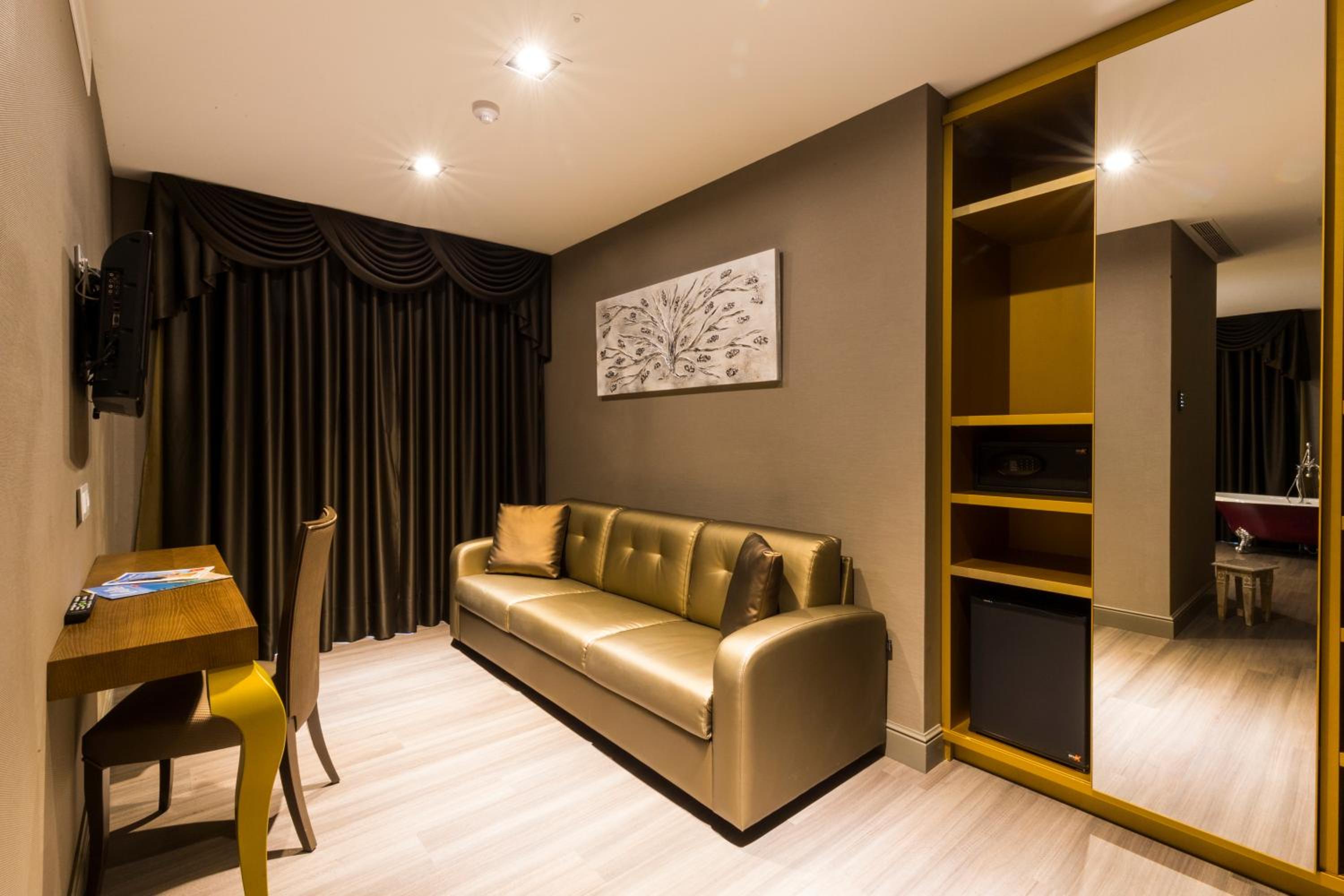 Privilege Suite - Photo 5