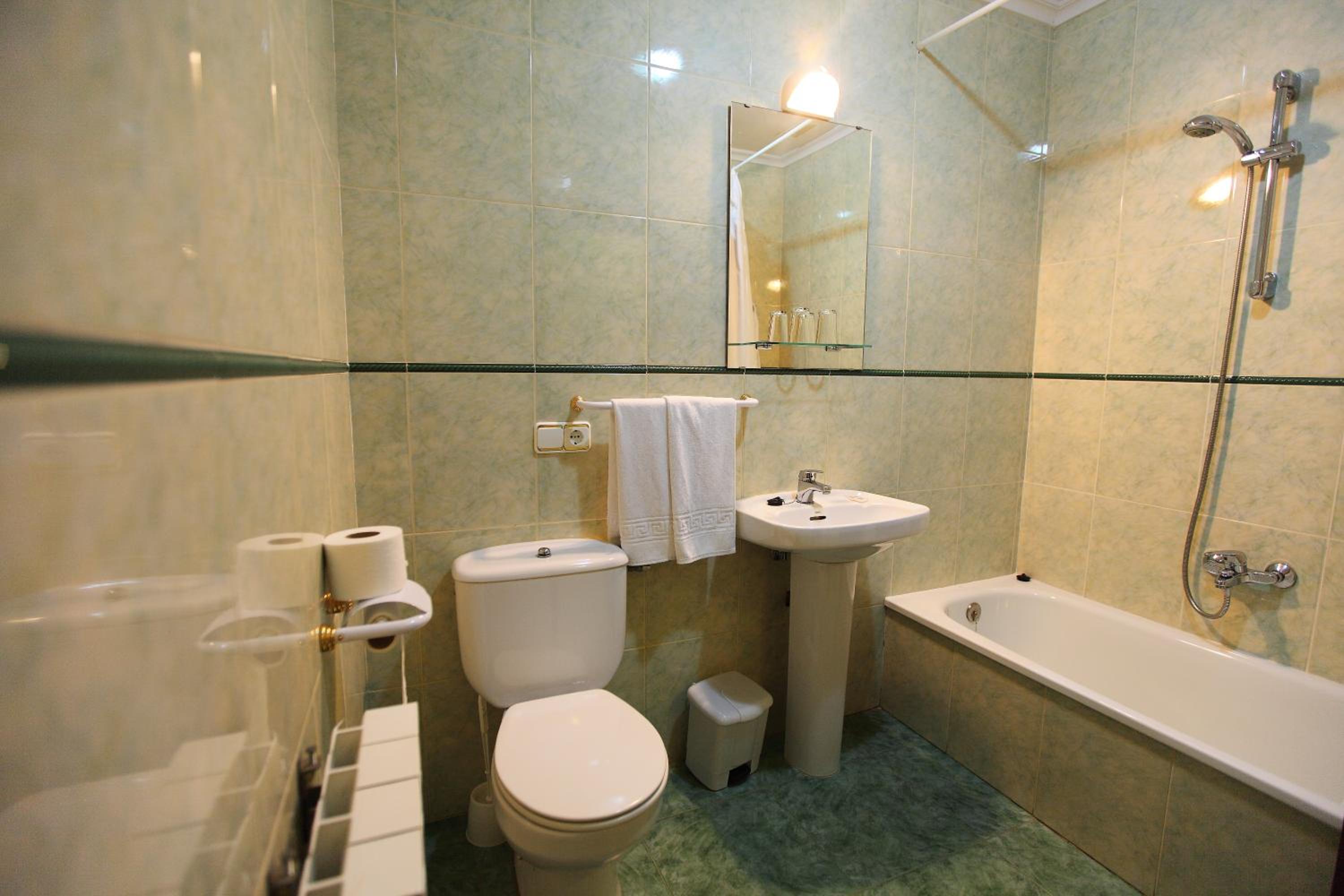 Double Room with Private Bathroom photo 3