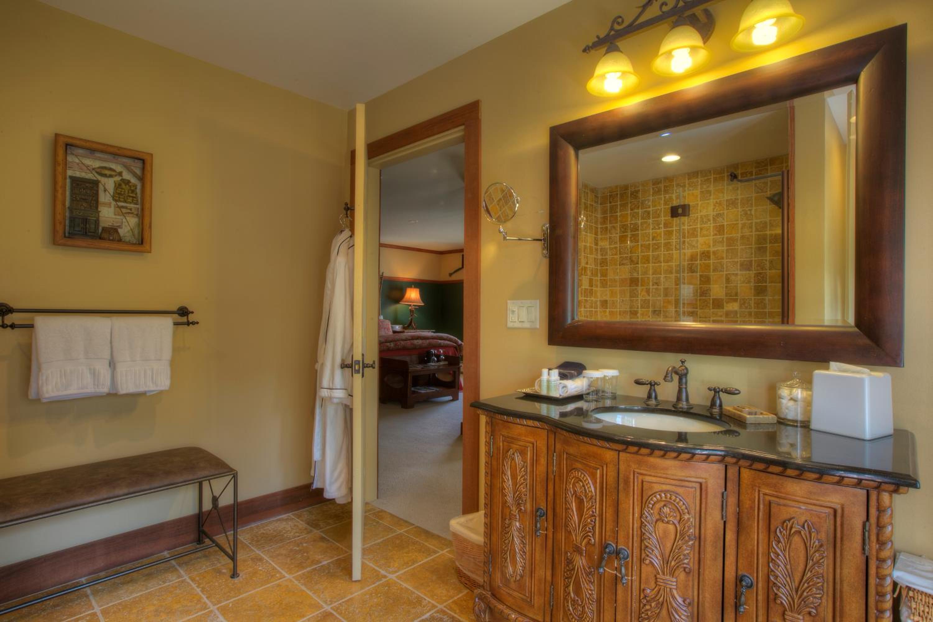 Deluxe King Room photo 2