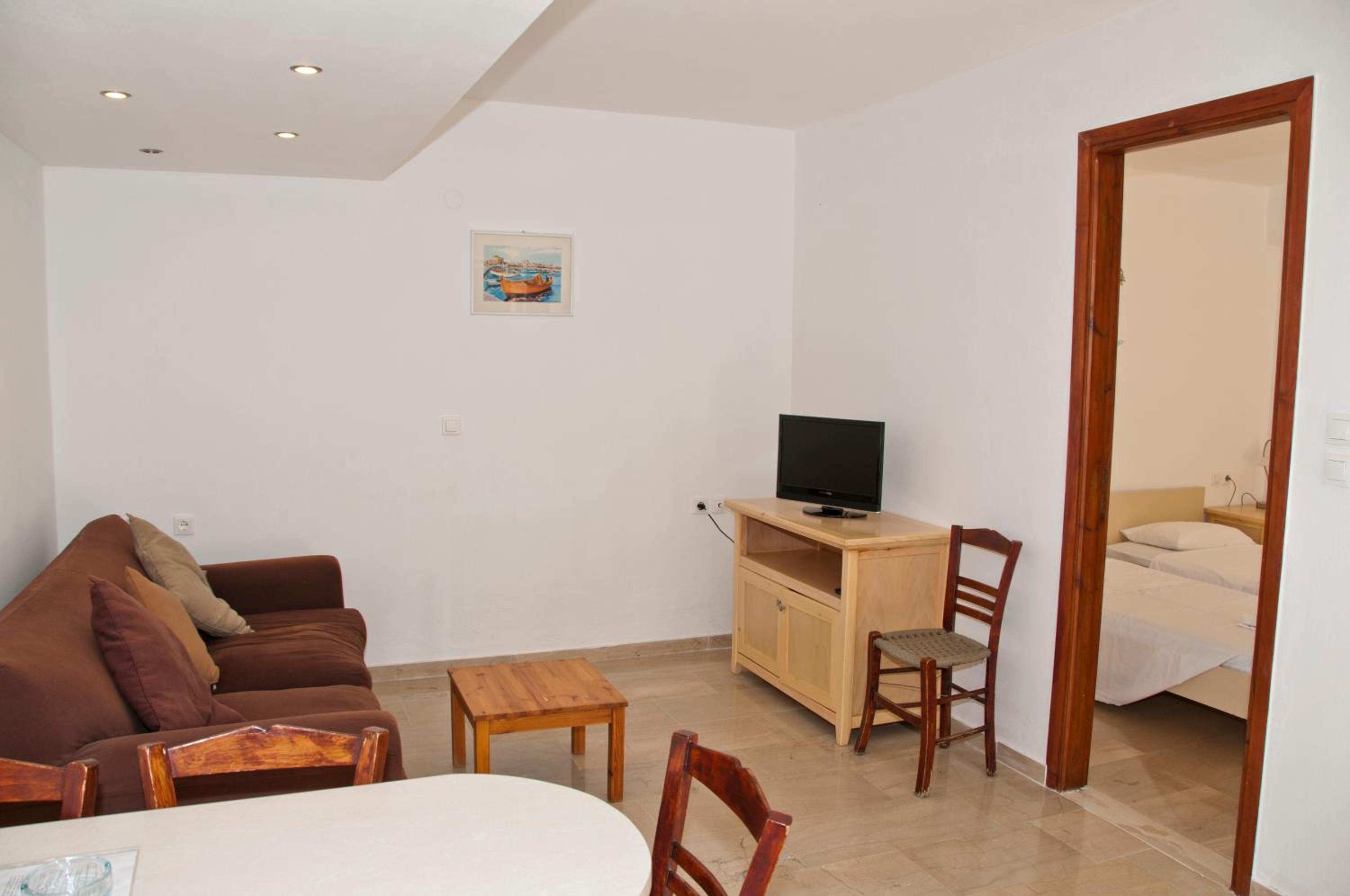 One-Bedroom Apartment (4 Adults) photo 3