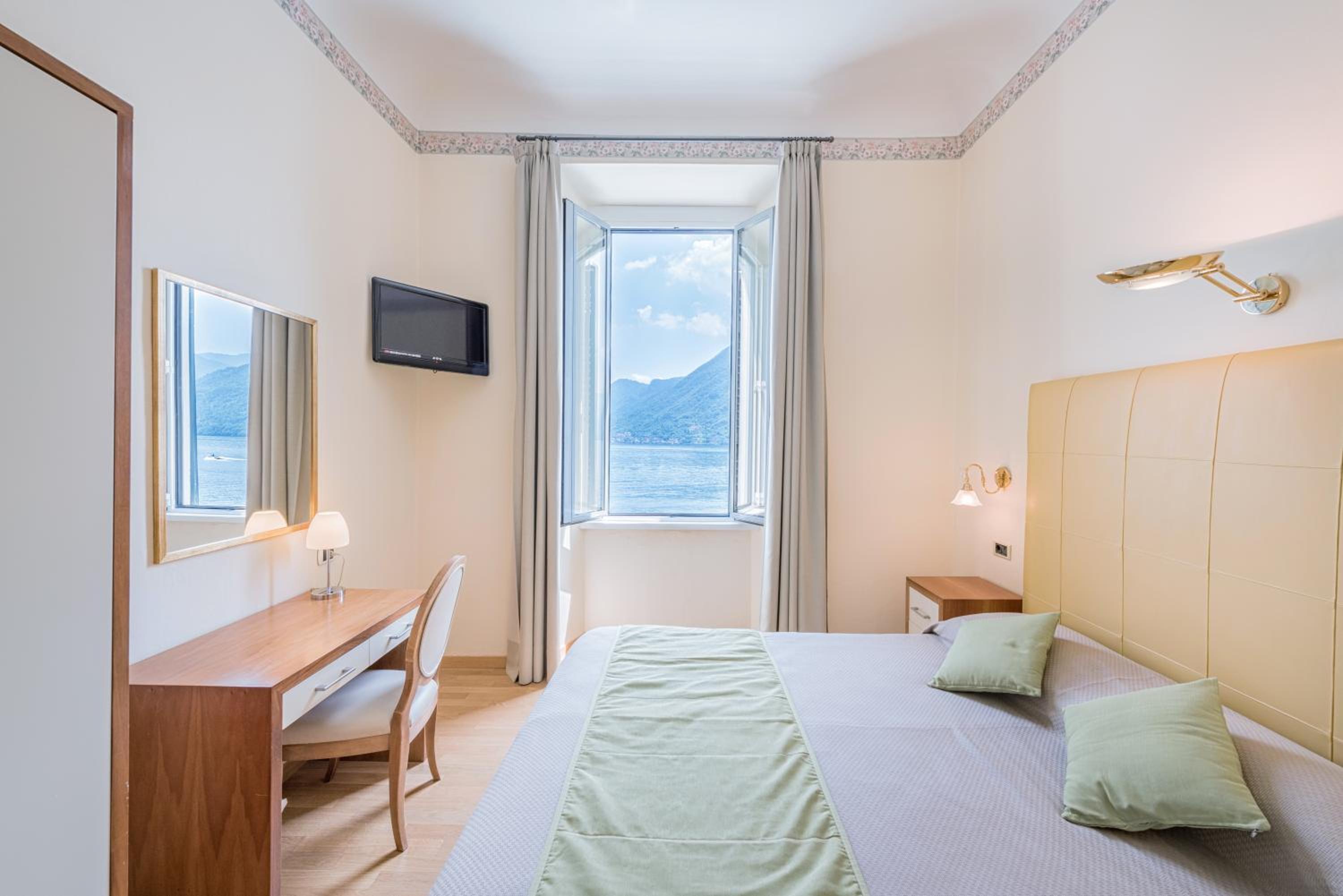 Double Room with Lake View photo 2