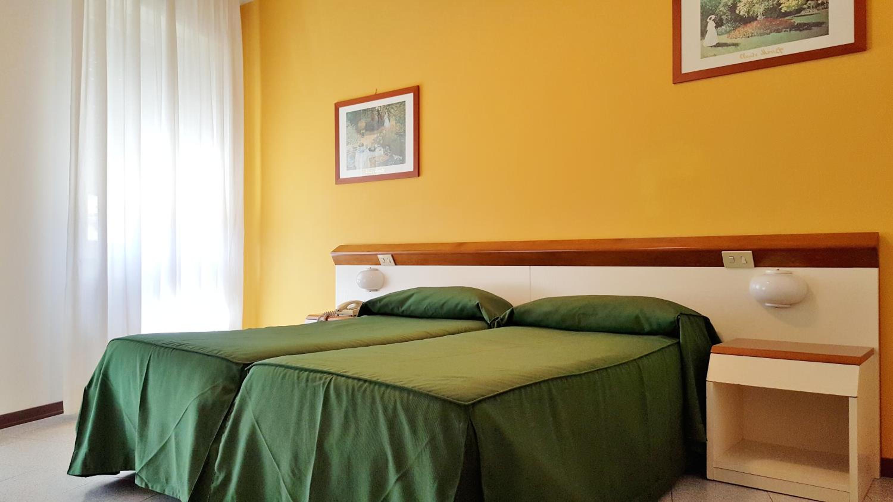 Twin Room - Photo 4