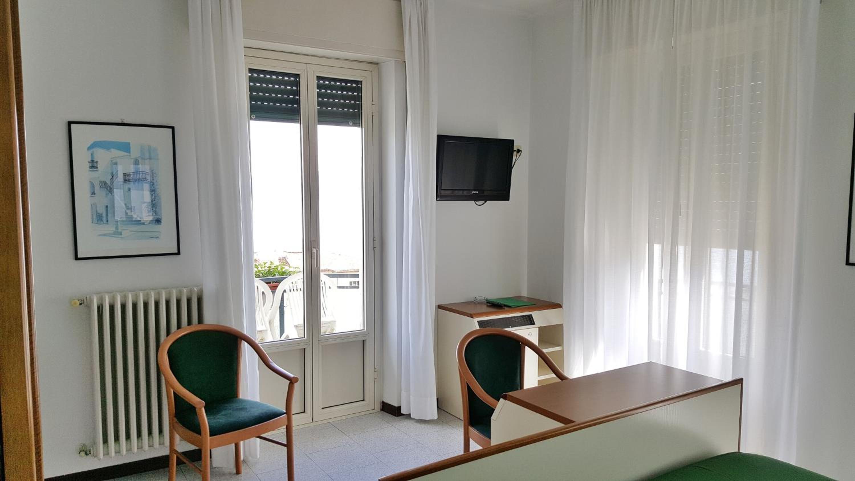Double Room - Photo 7