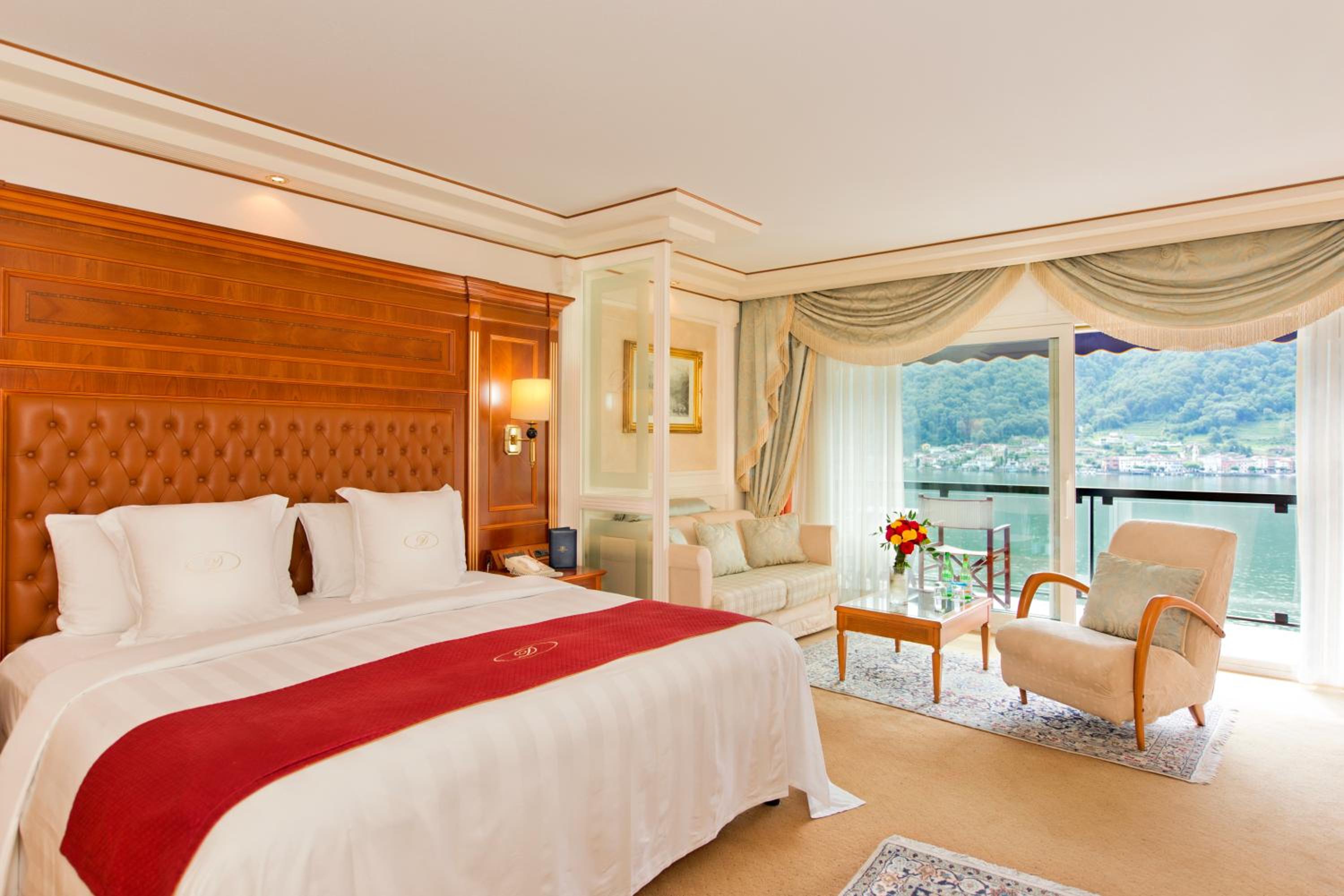 Deluxe Double Room with Lake View and Balcony photo 3
