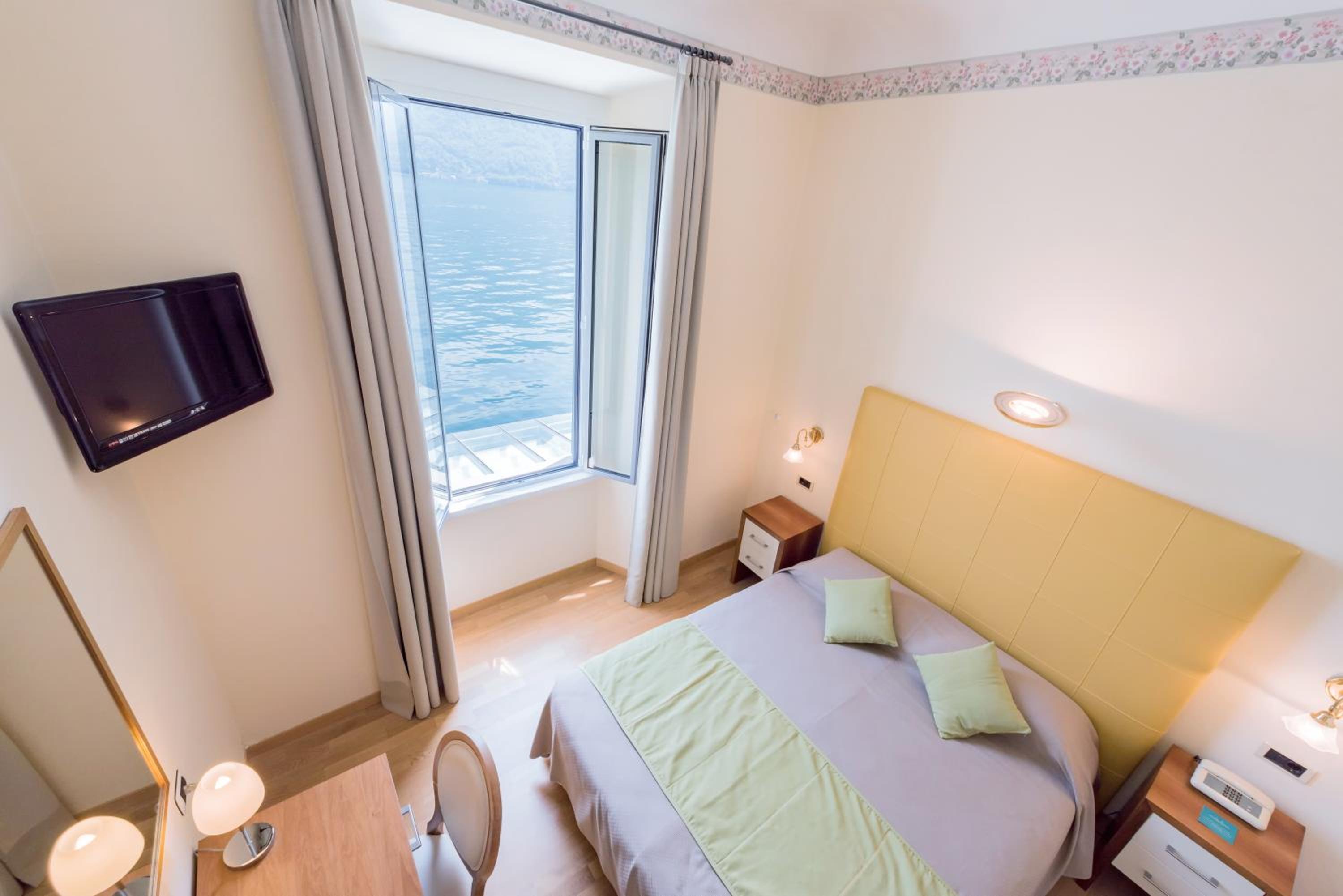Double Room with Lake View photo 3