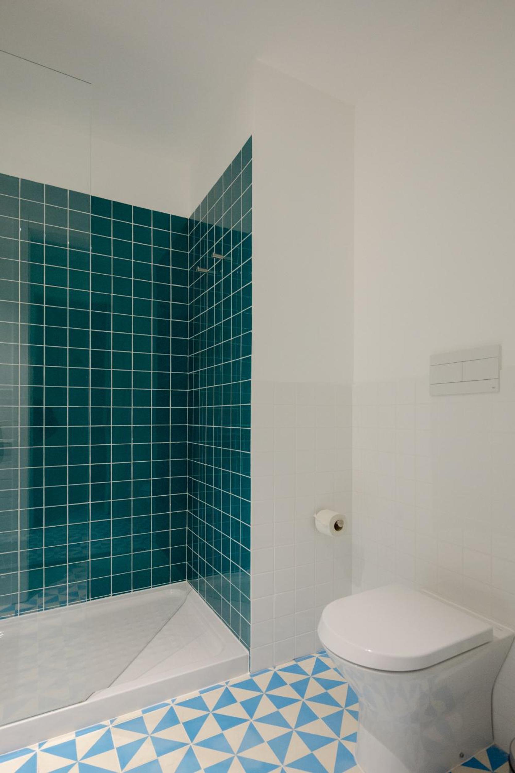 Twin Room with Private Bathroom - Photo 14