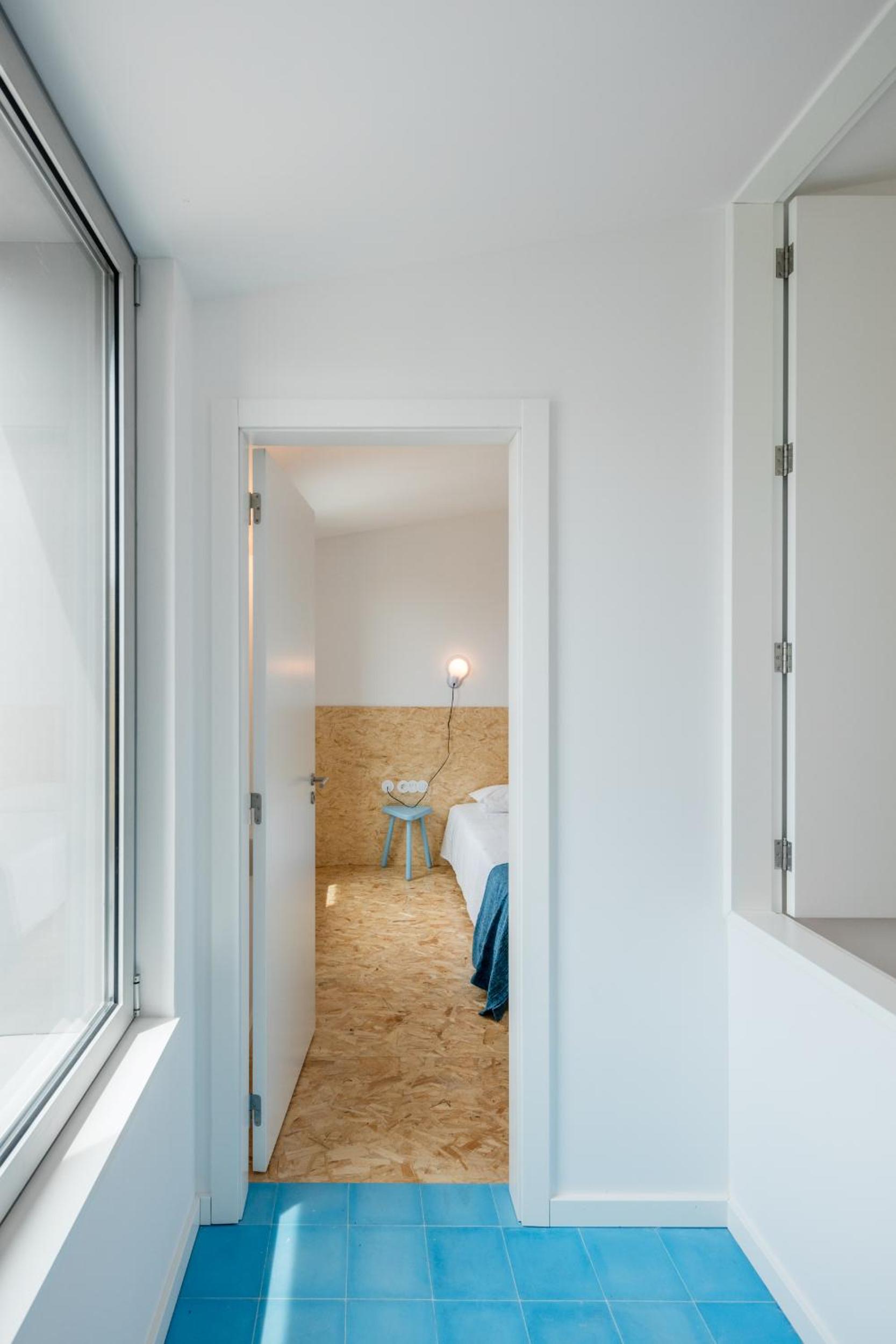 Twin Room with Private Bathroom - Photo 16