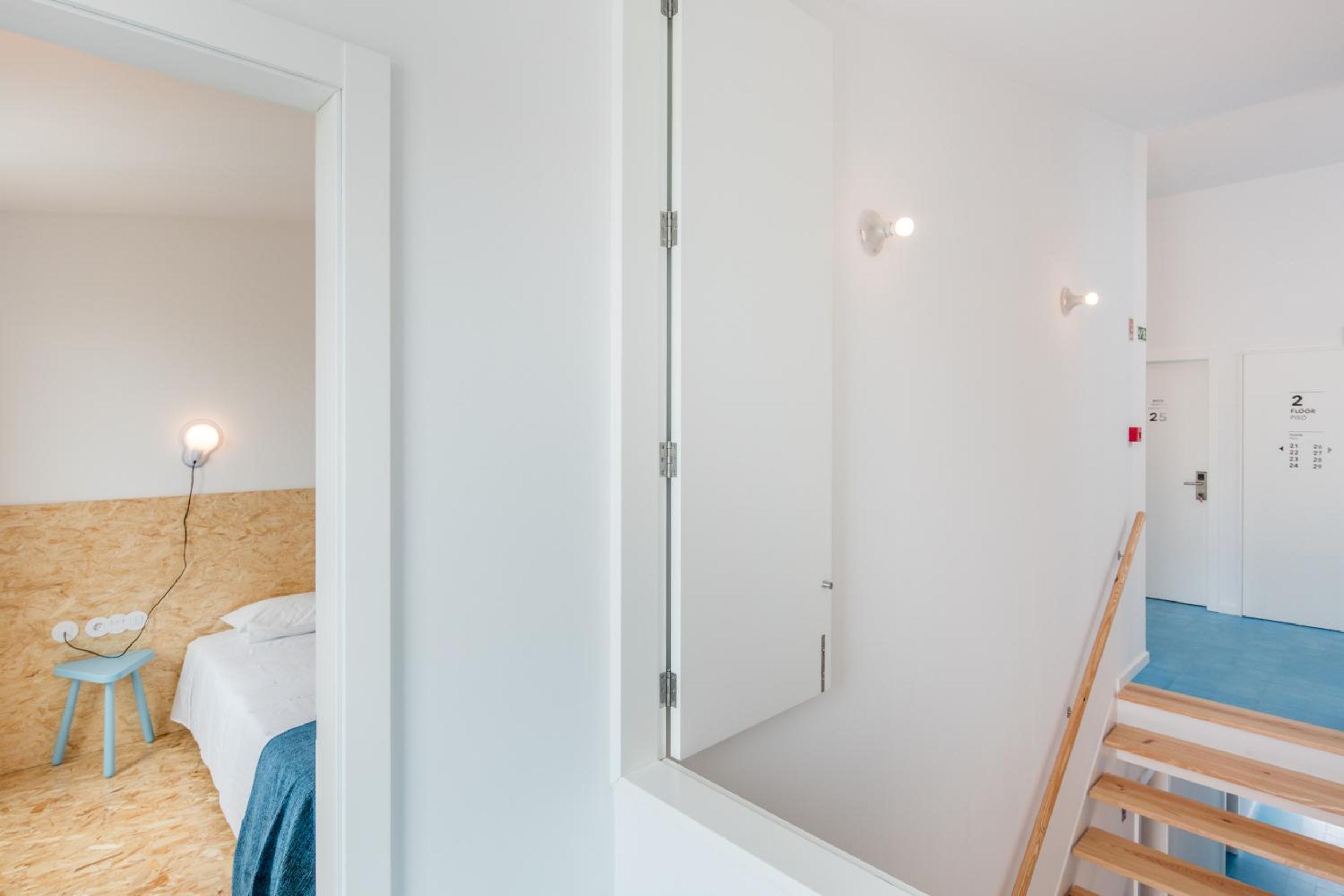 Twin Room with Private Bathroom - Photo 17