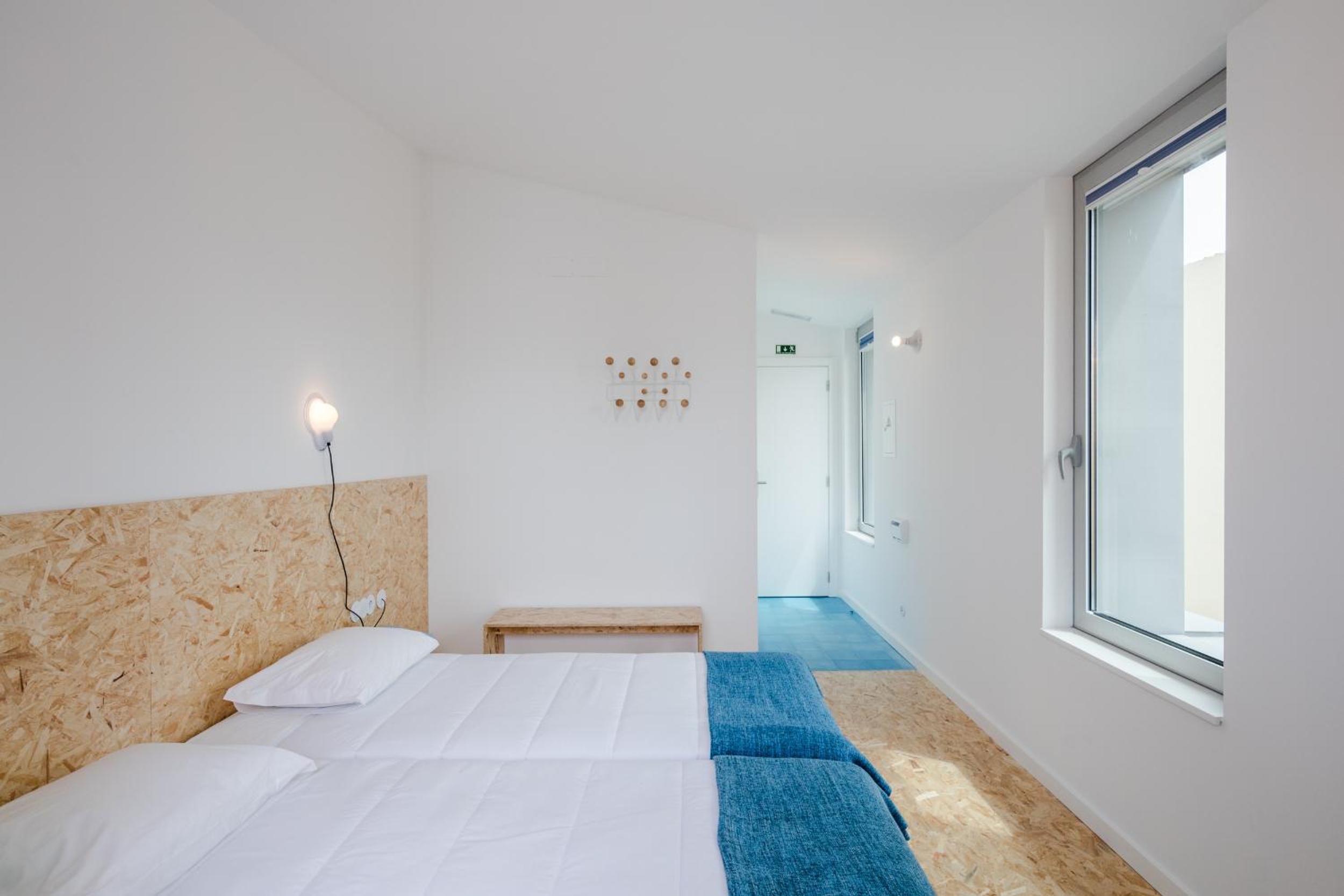 Twin Room with Private Bathroom - Photo 18