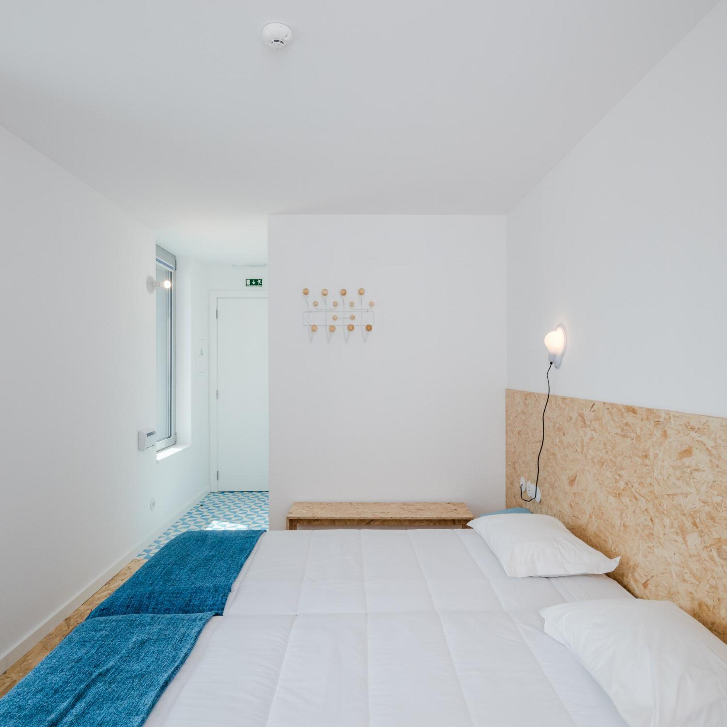 Twin Room with Private Bathroom - Photo 7