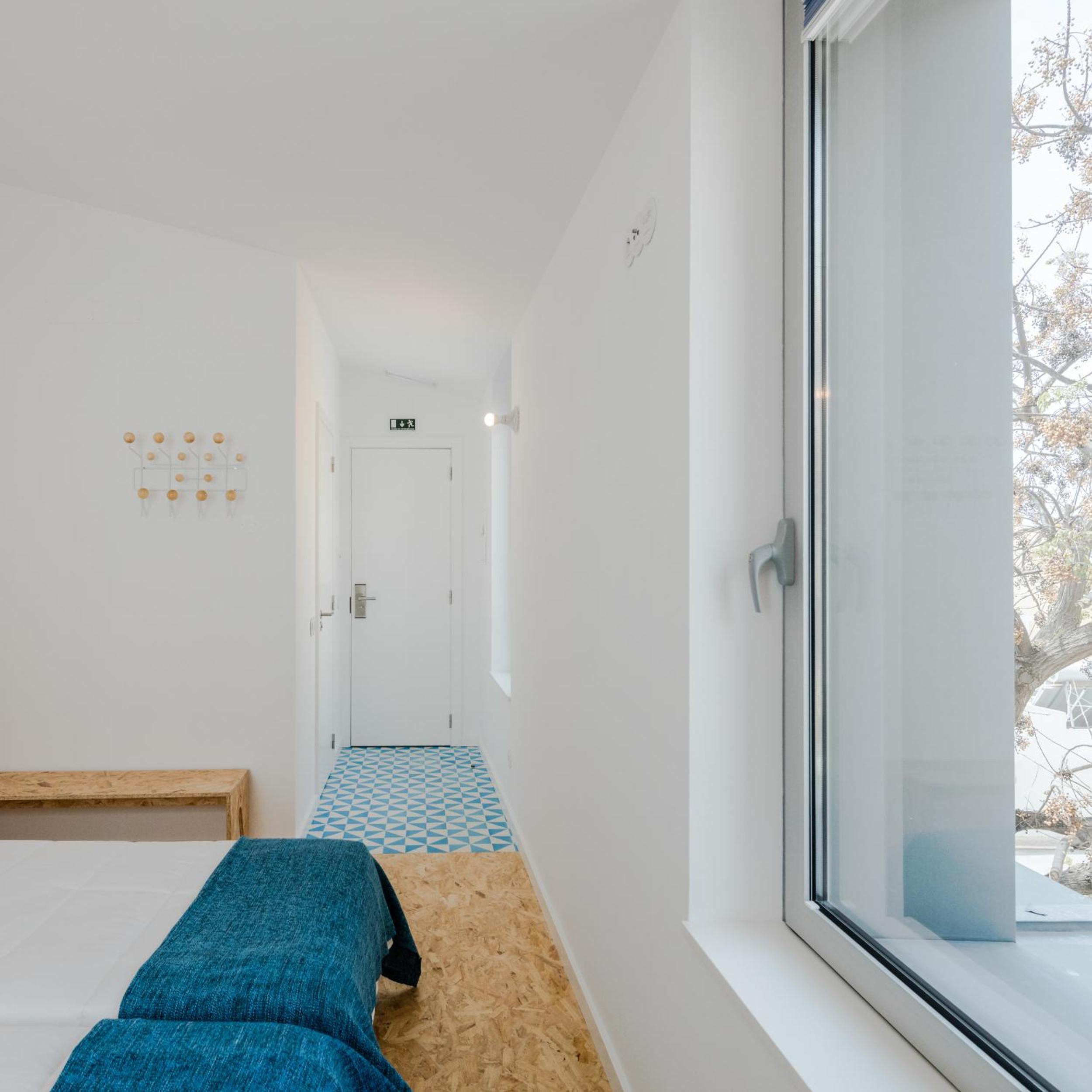 Twin Room with Private Bathroom - Photo 3