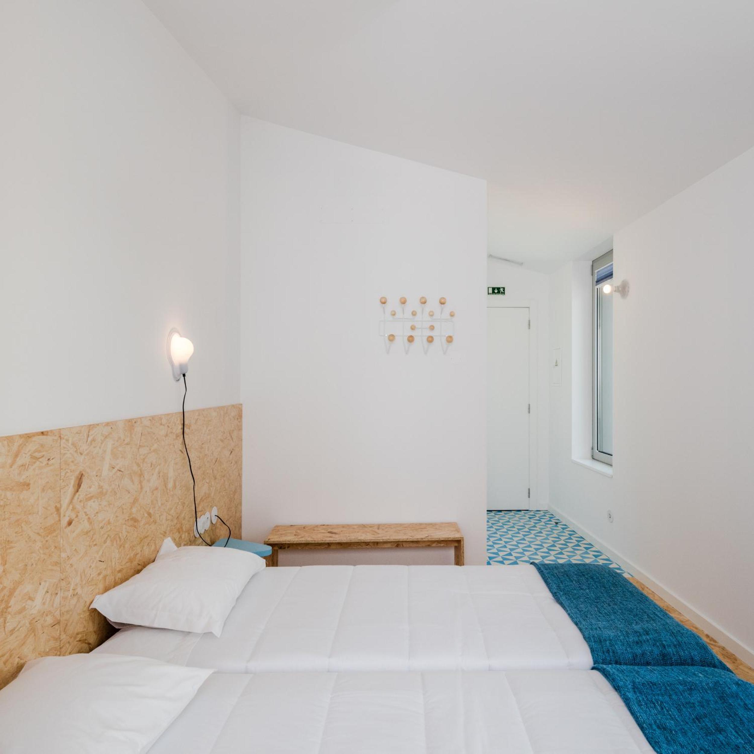 Twin Room with Private Bathroom - Photo 4