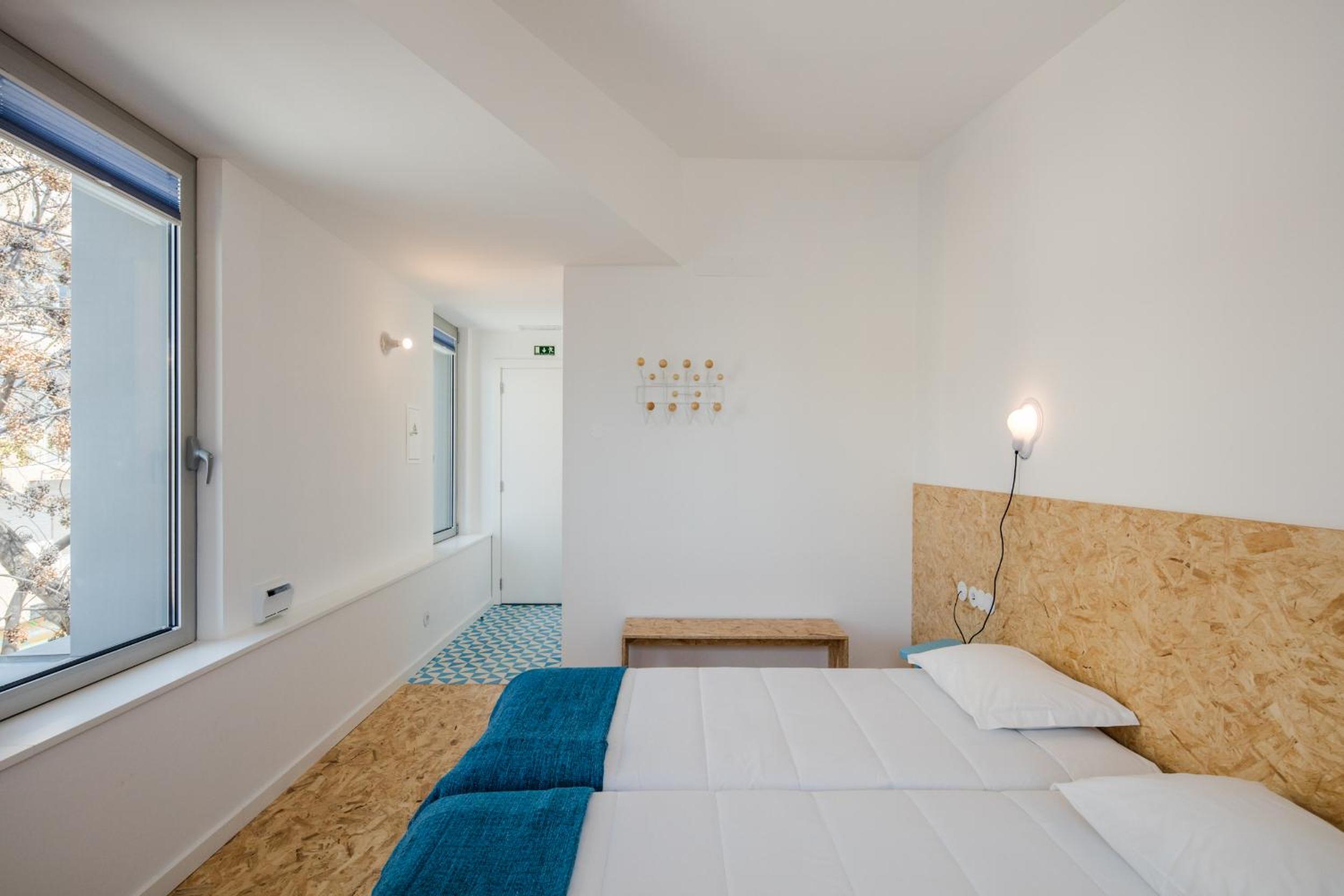 Twin Room with Private Bathroom - Photo 6