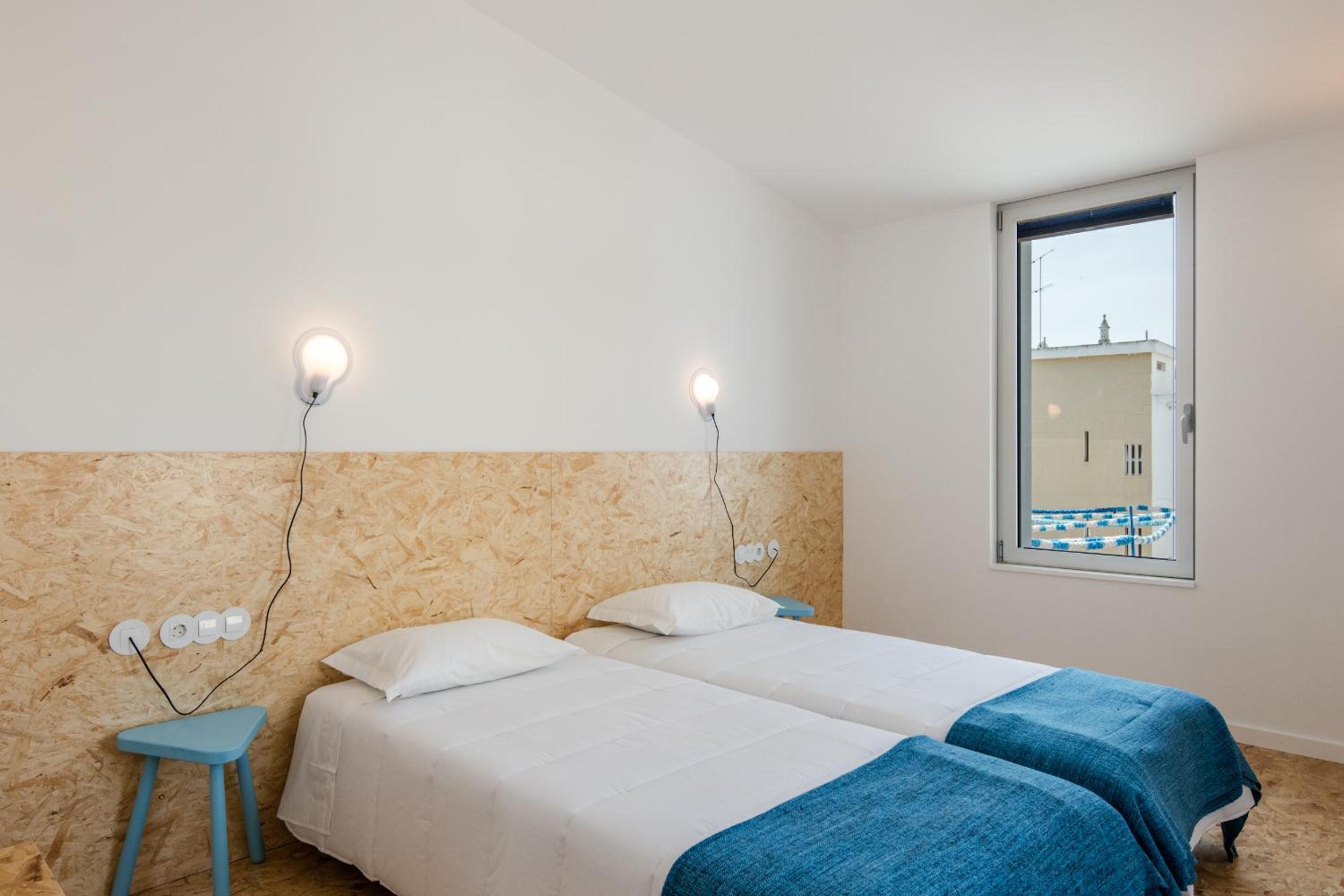 Twin Room with Private Bathroom - Photo 9