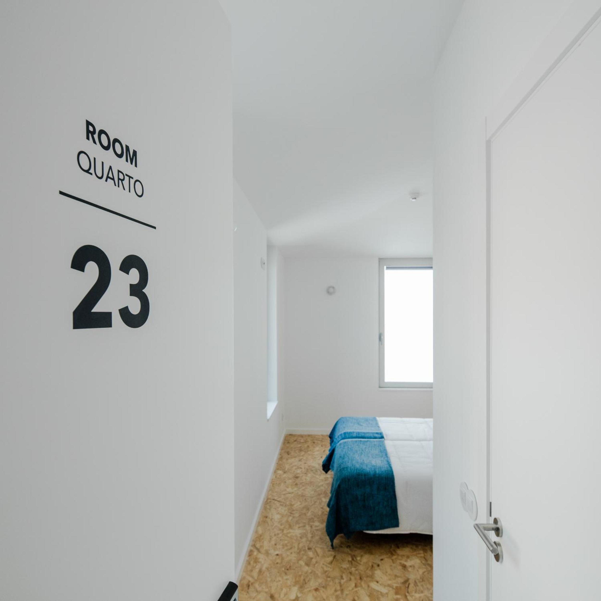 Twin Room with Private Bathroom - Photo 8
