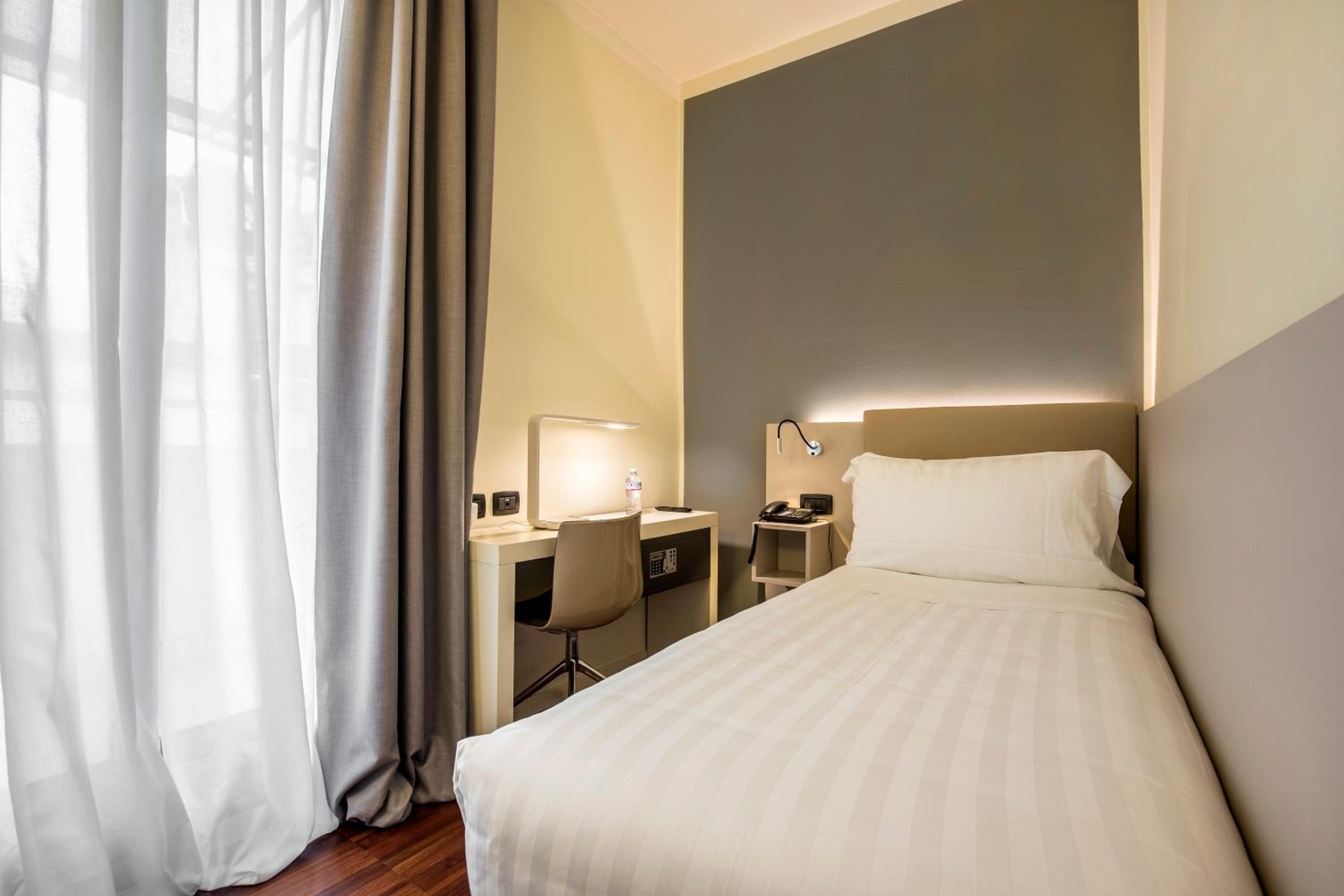Single Room photo 3