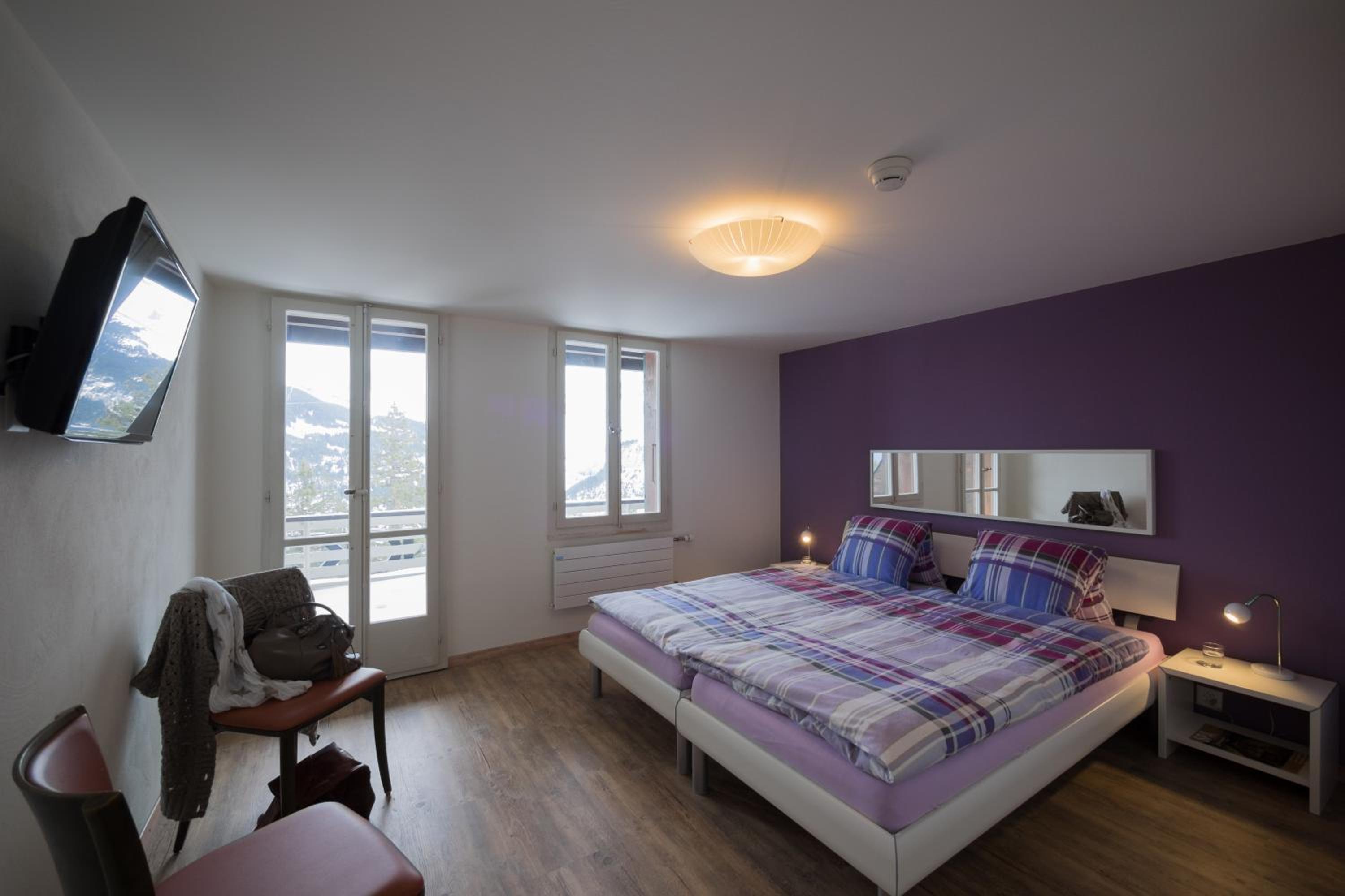 Two-Bedroom Apartment with Balcony and Mountain View - no daily cleaning photo 1
