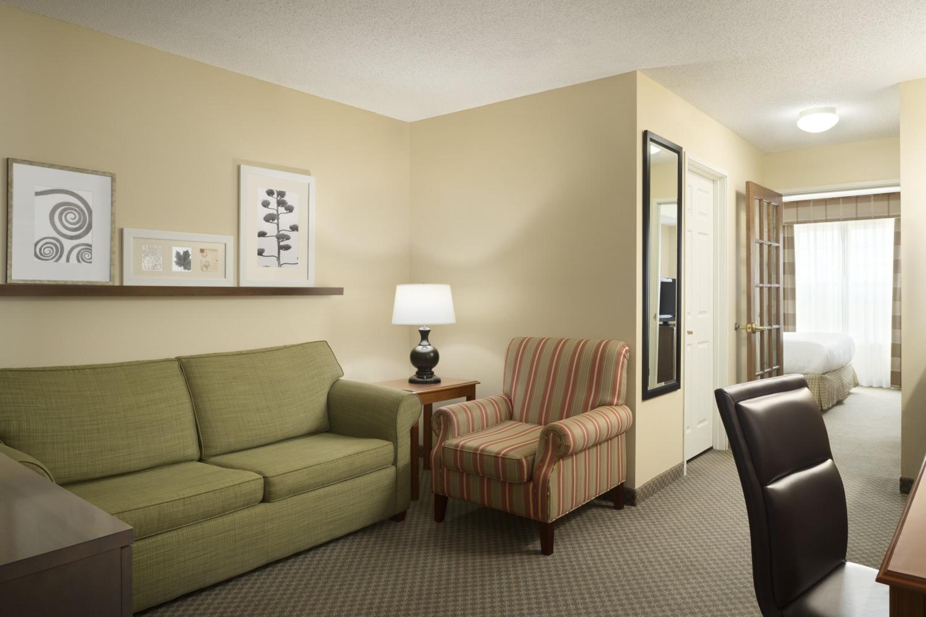 One-Bedroom King Suite with Sofa Bed photo 1