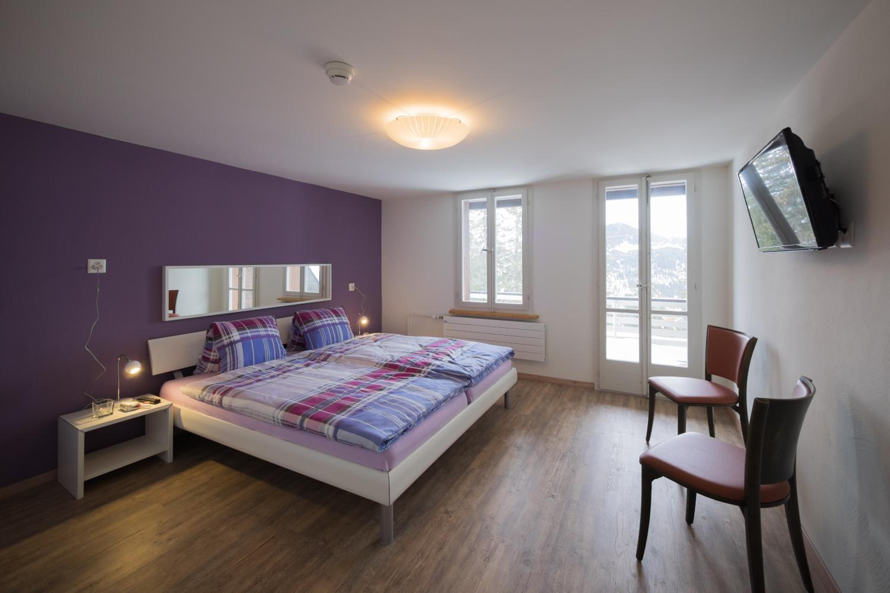 Two-Bedroom Apartment with Balcony and Mountain View - no daily cleaning photo 3