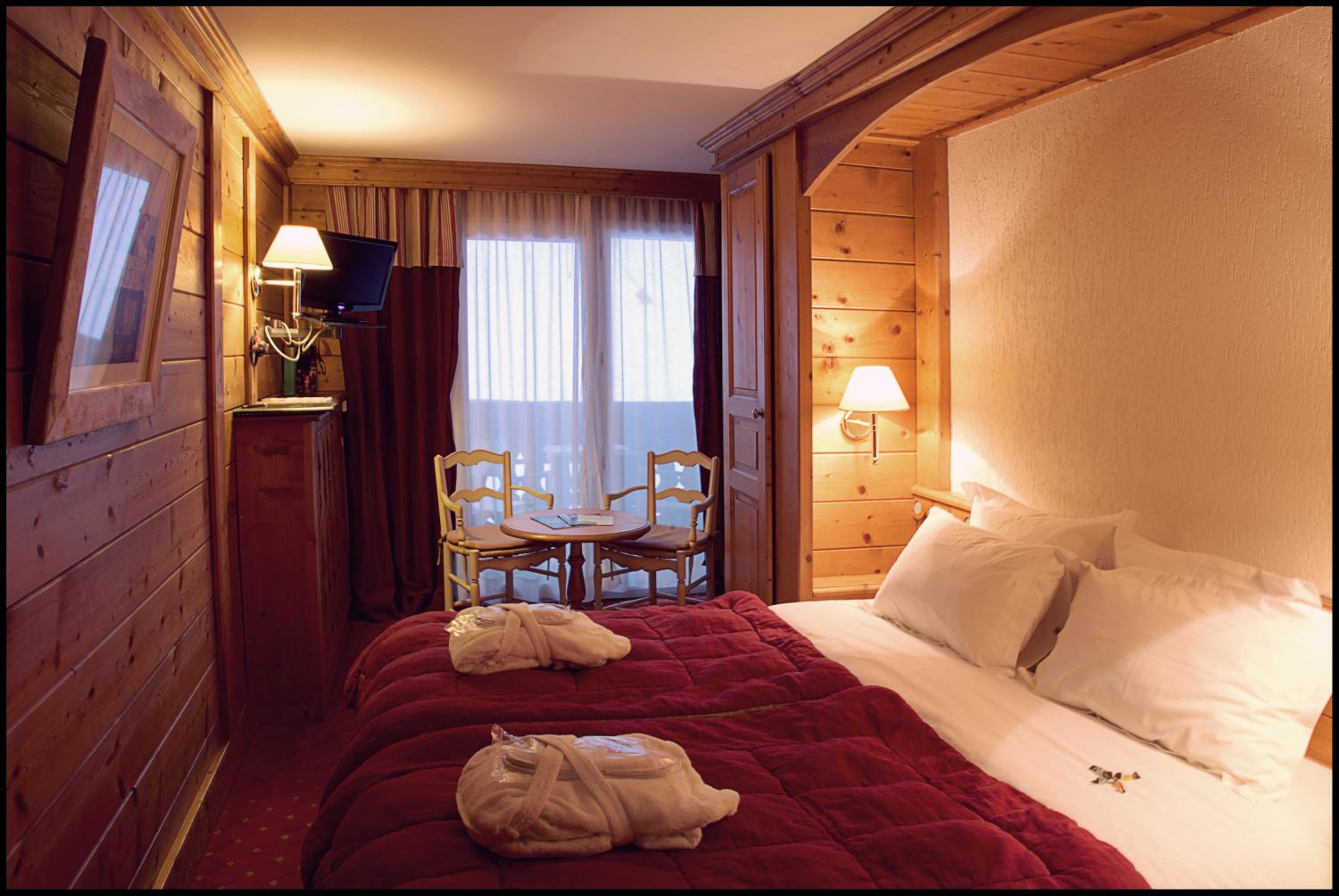 Chambre Double Classique (2 Adultes) Chambre Double Classique (2 Adultes)