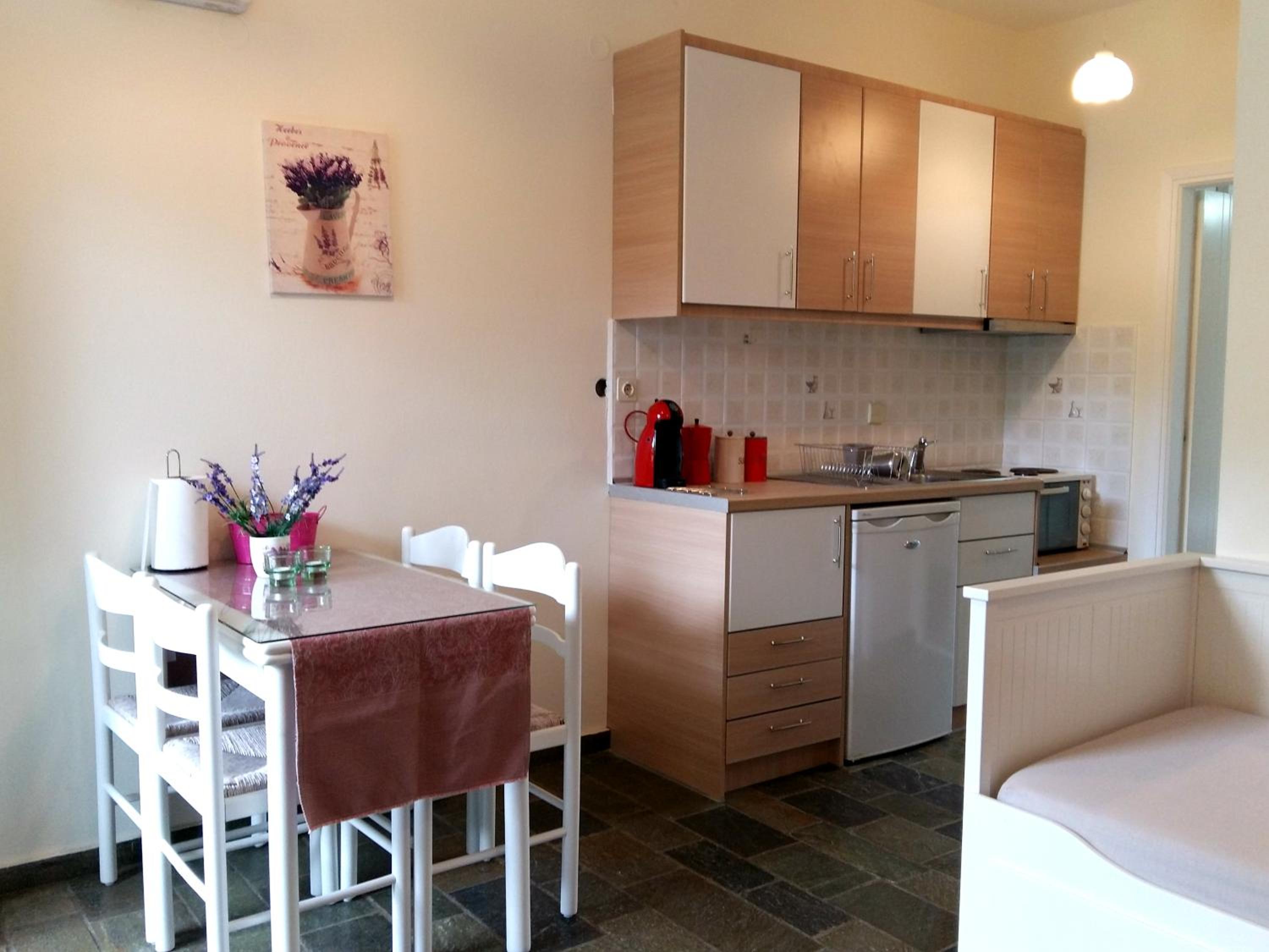 One-Bedroom Apartment (2-4 Adults) with Garden View photo 3